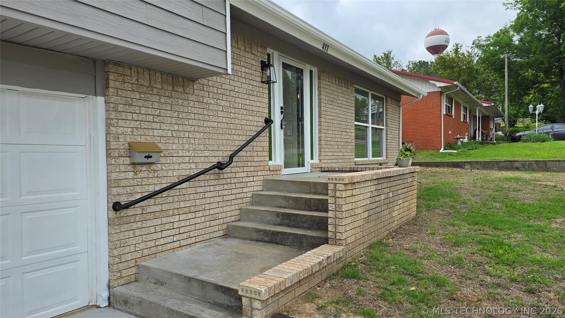 411 S 3rd Property Photo 5