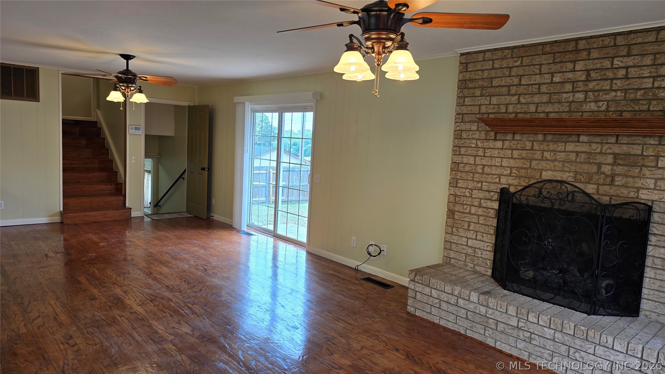 411 S 3rd Property Photo 10