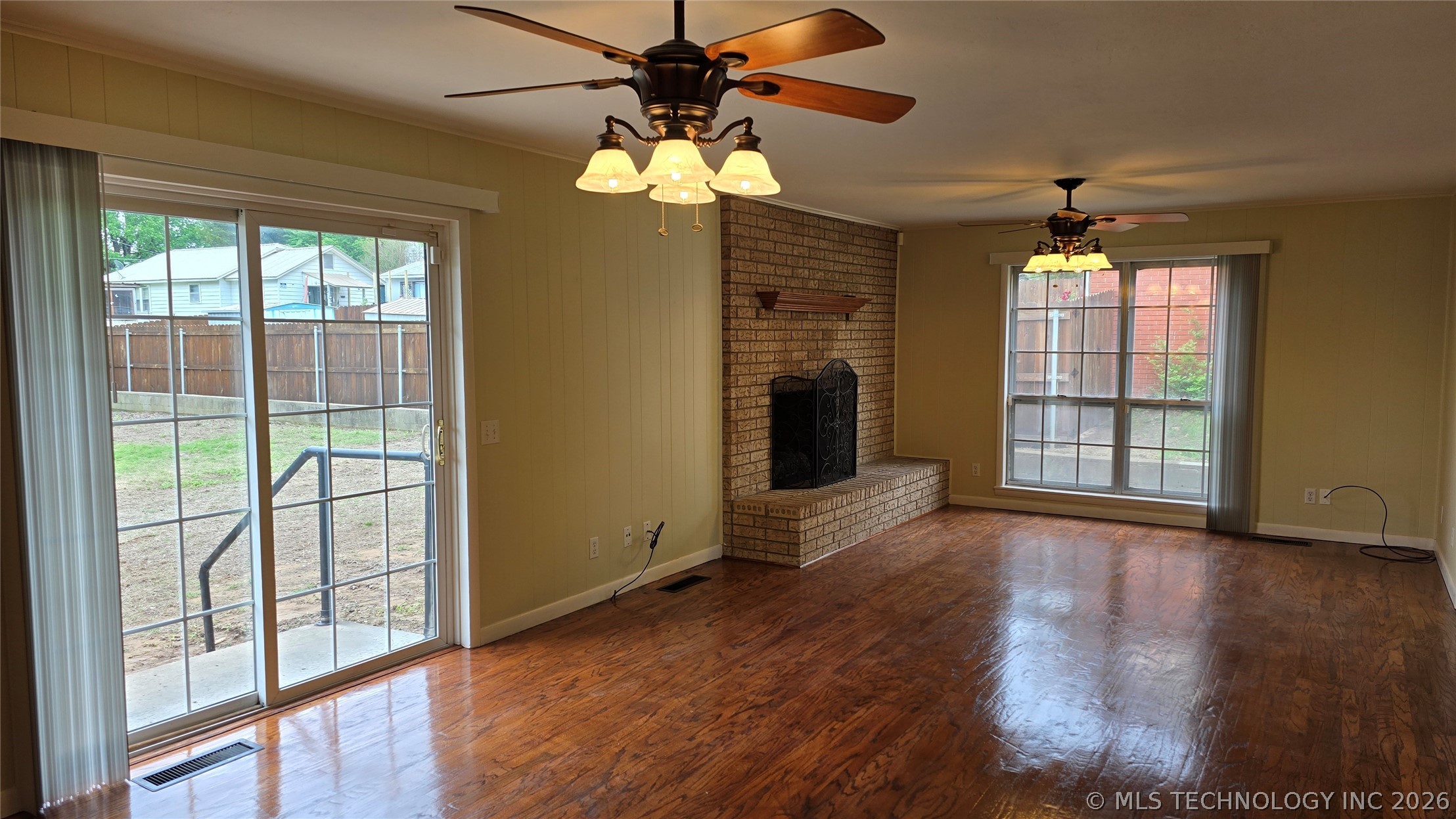 411 S 3rd Property Photo 12