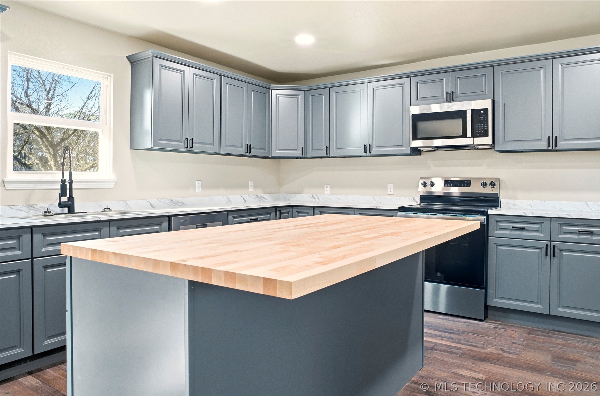 465596 Highway 51 Property Photo 16