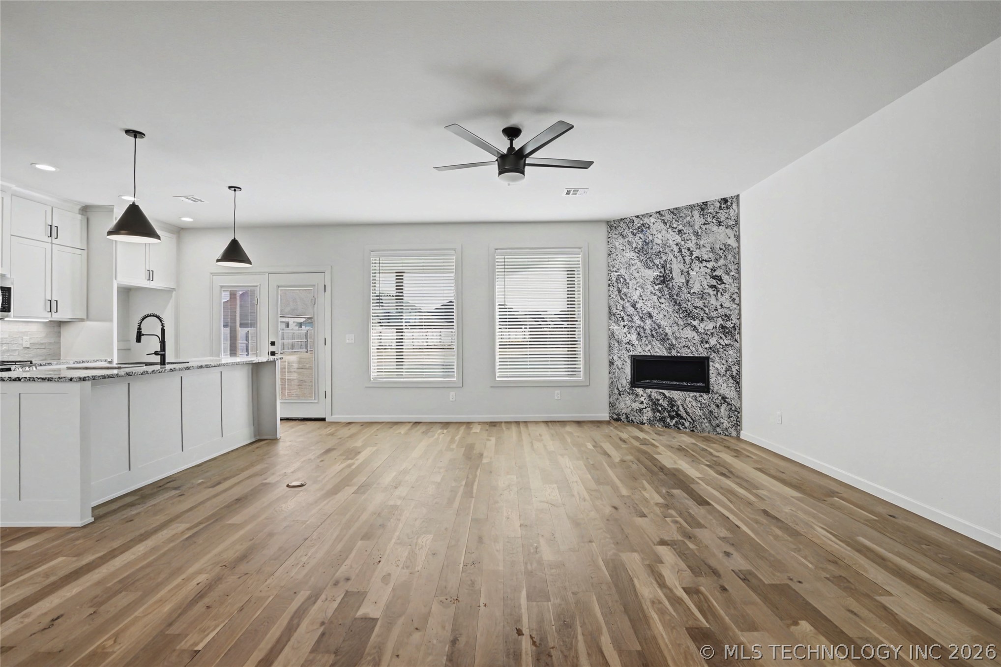 23087 E 106th Place S Property Photo 3