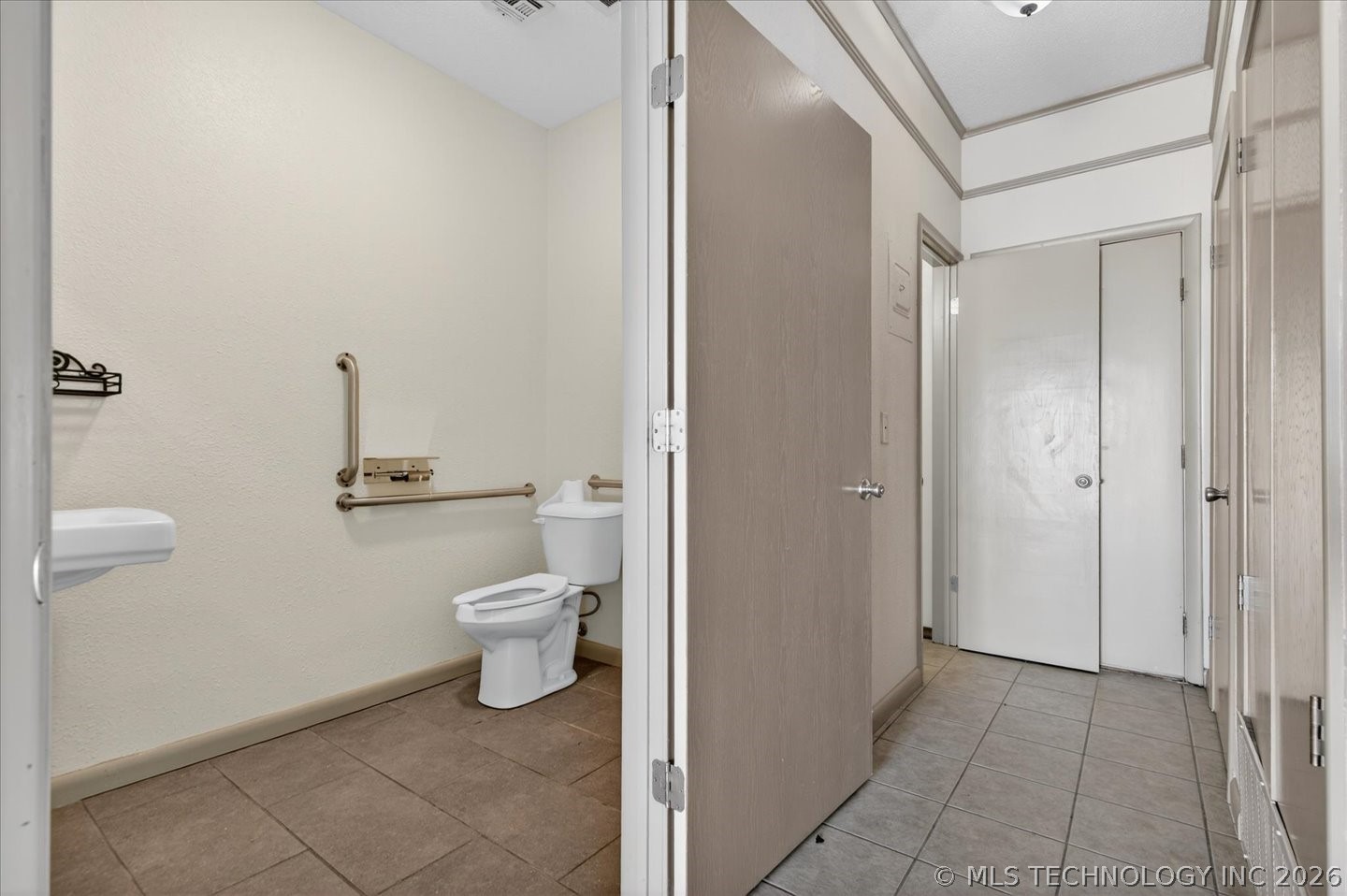 1201 Se Frank Phillips Boulevard Property Photo 8