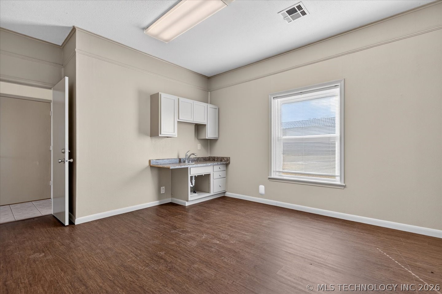 1201 Se Frank Phillips Boulevard Property Photo 17