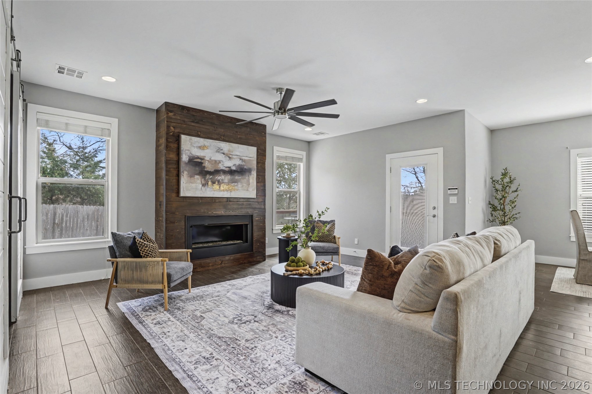 11427 S Ash Street Property Photo 4