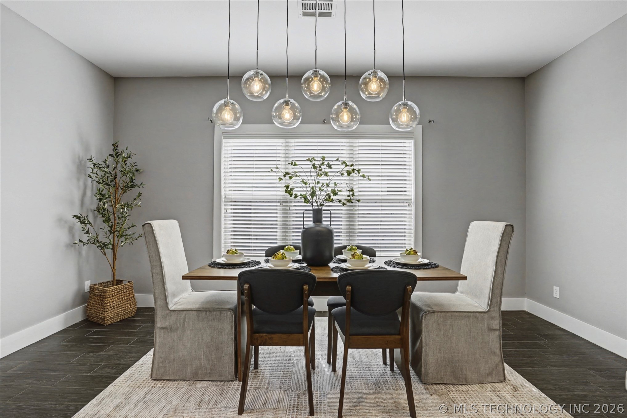 11427 S Ash Street Property Photo 5