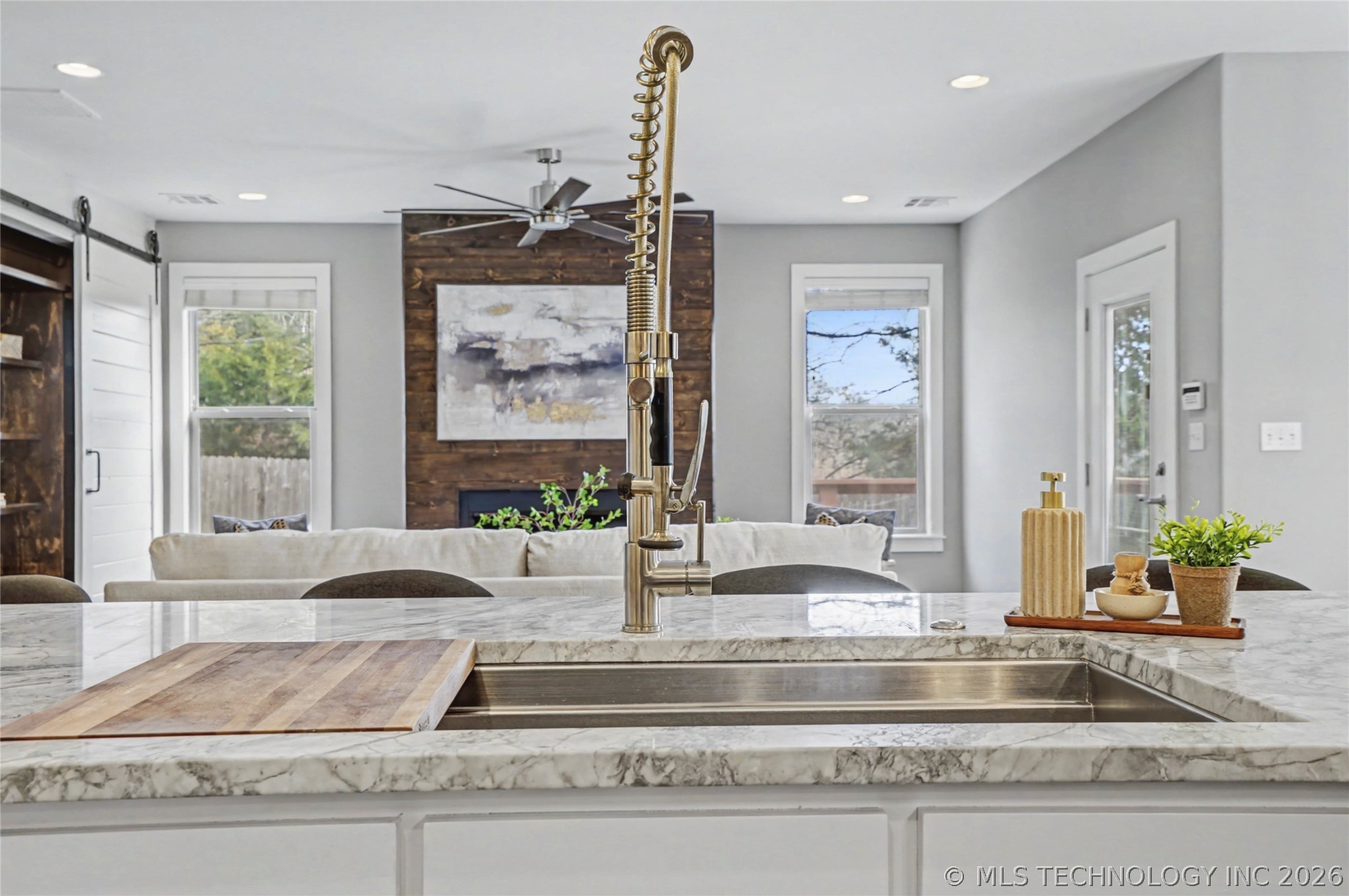 11427 S Ash Street Property Photo 6