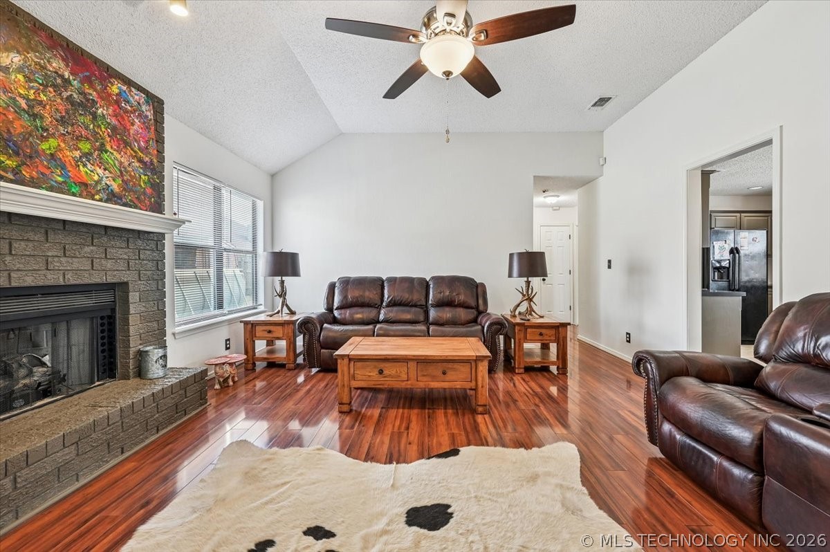 13773 S Oak Place Property Photo 3