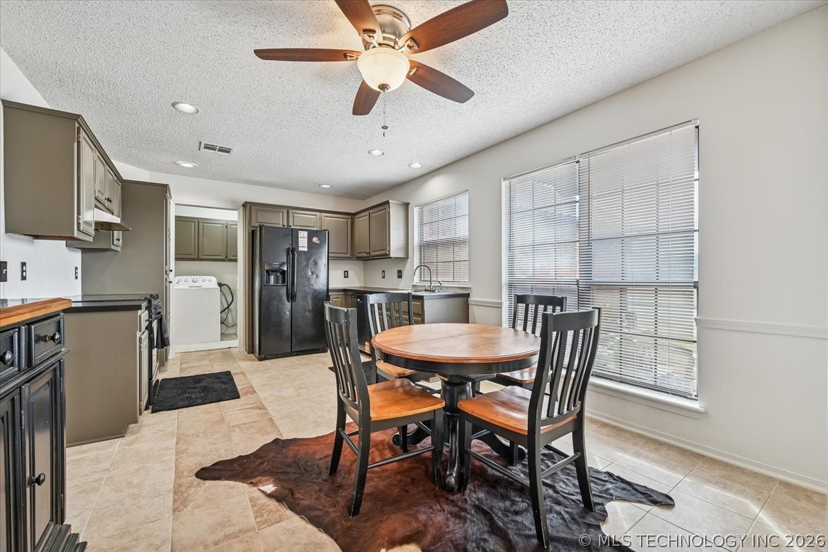 13773 S Oak Place Property Photo 5