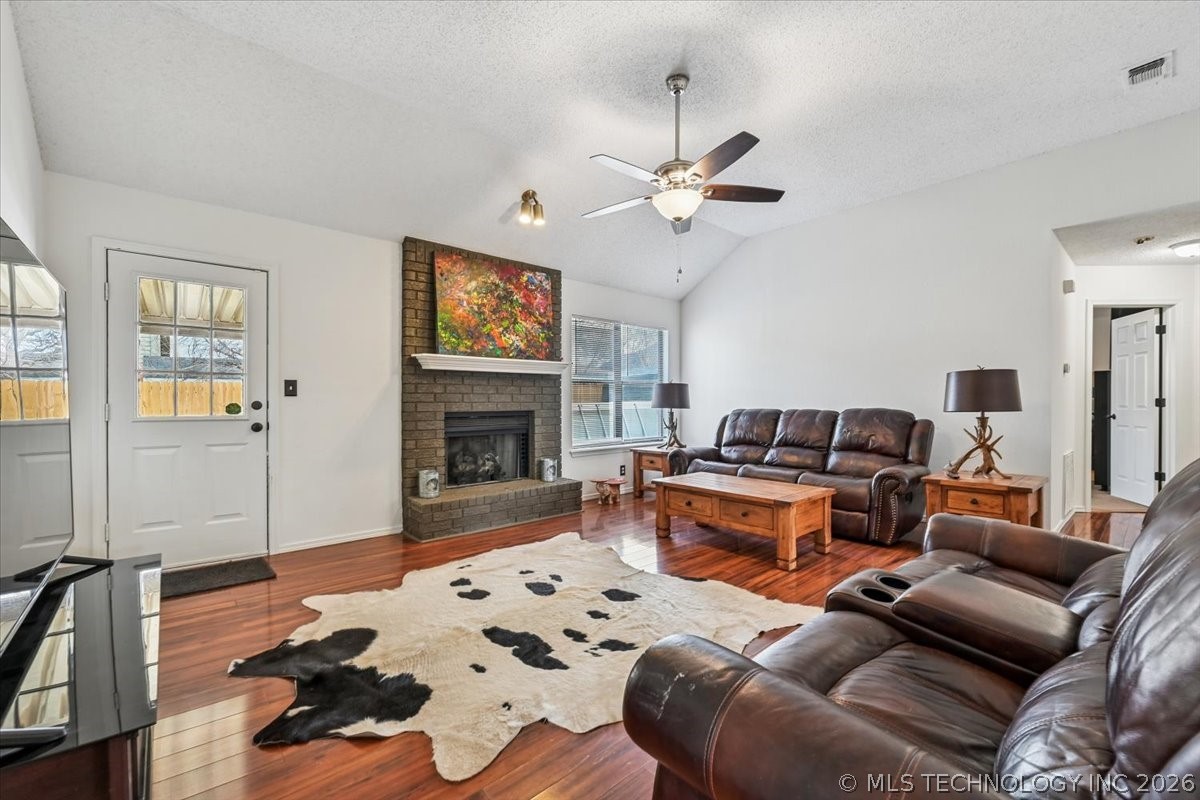 13773 S Oak Place Property Photo 9