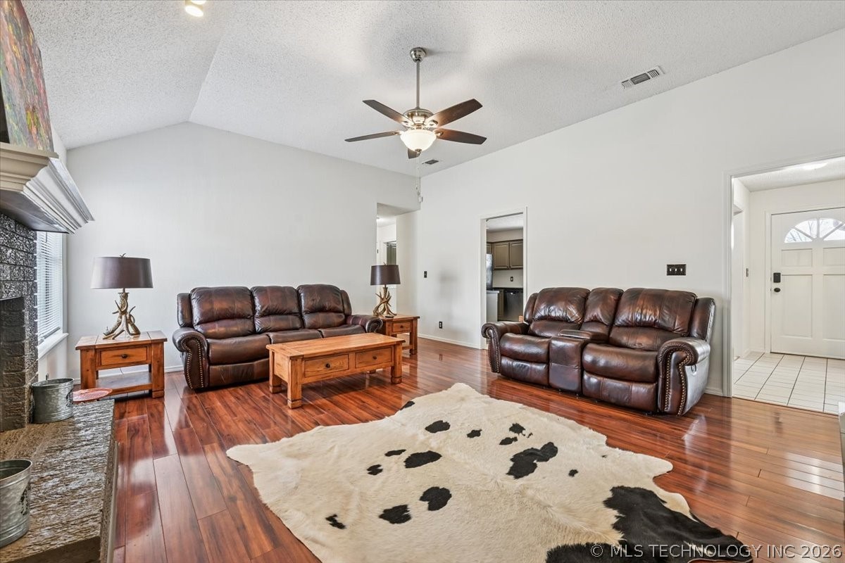 13773 S Oak Place Property Photo 10