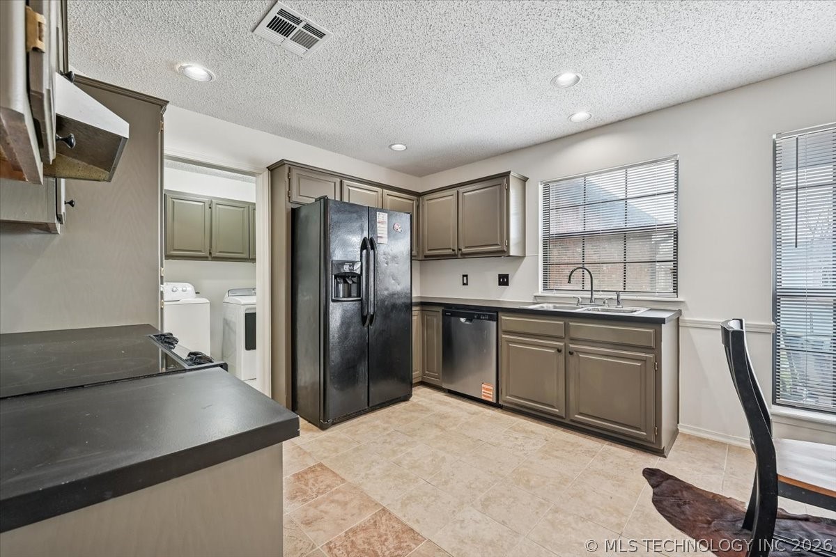 13773 S Oak Place Property Photo 13