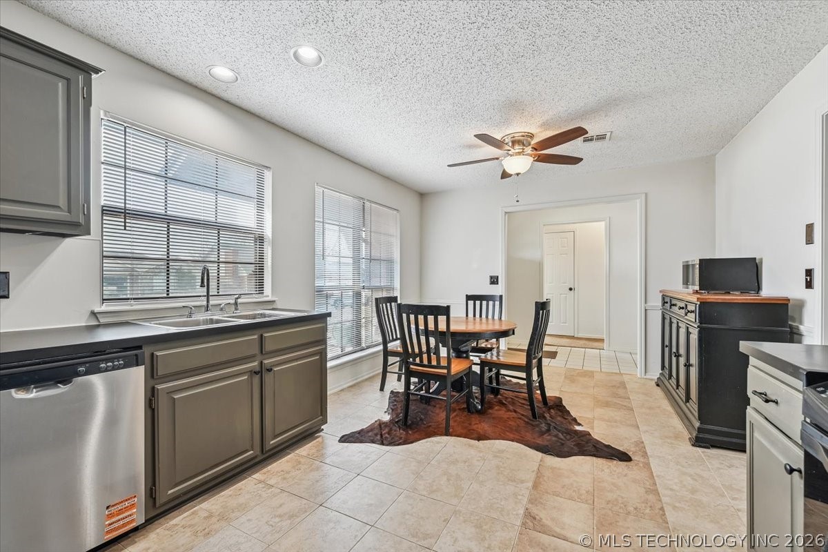 13773 S Oak Place Property Photo 15