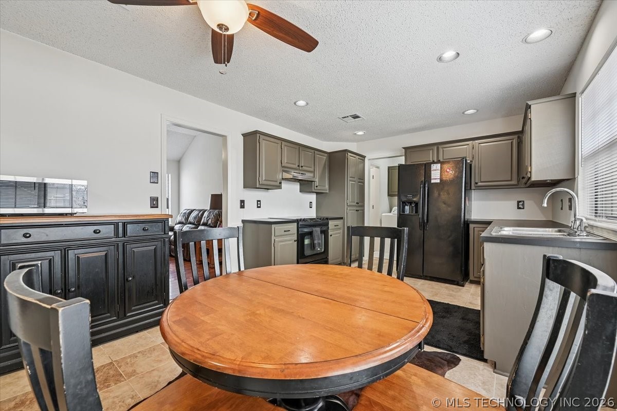 13773 S Oak Place Property Photo 17