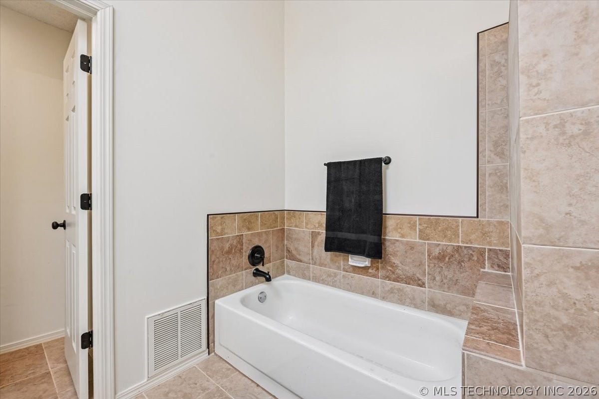 13773 S Oak Place Property Photo 21