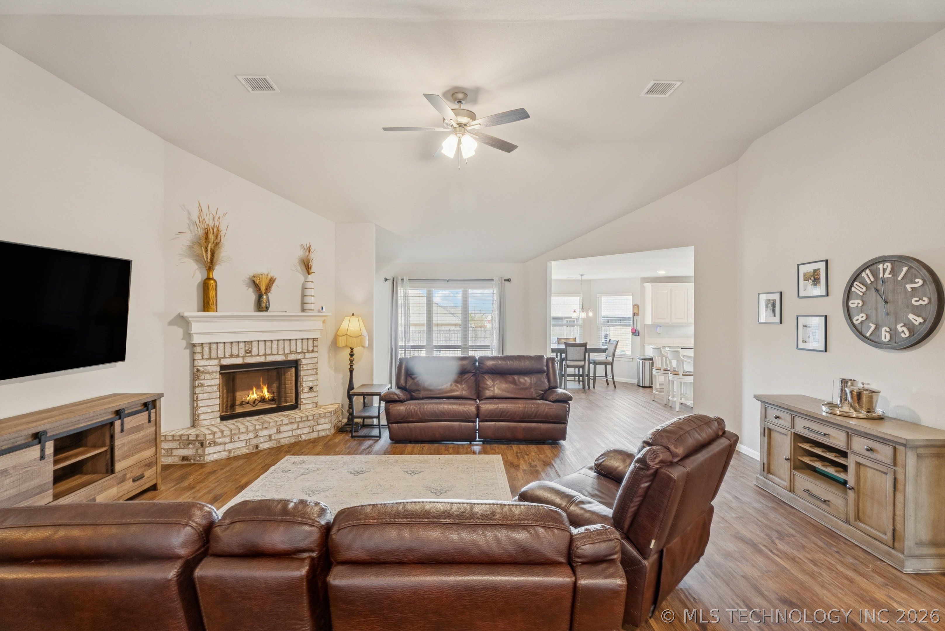 5130 S Walnut Creek Drive W Property Photo 3