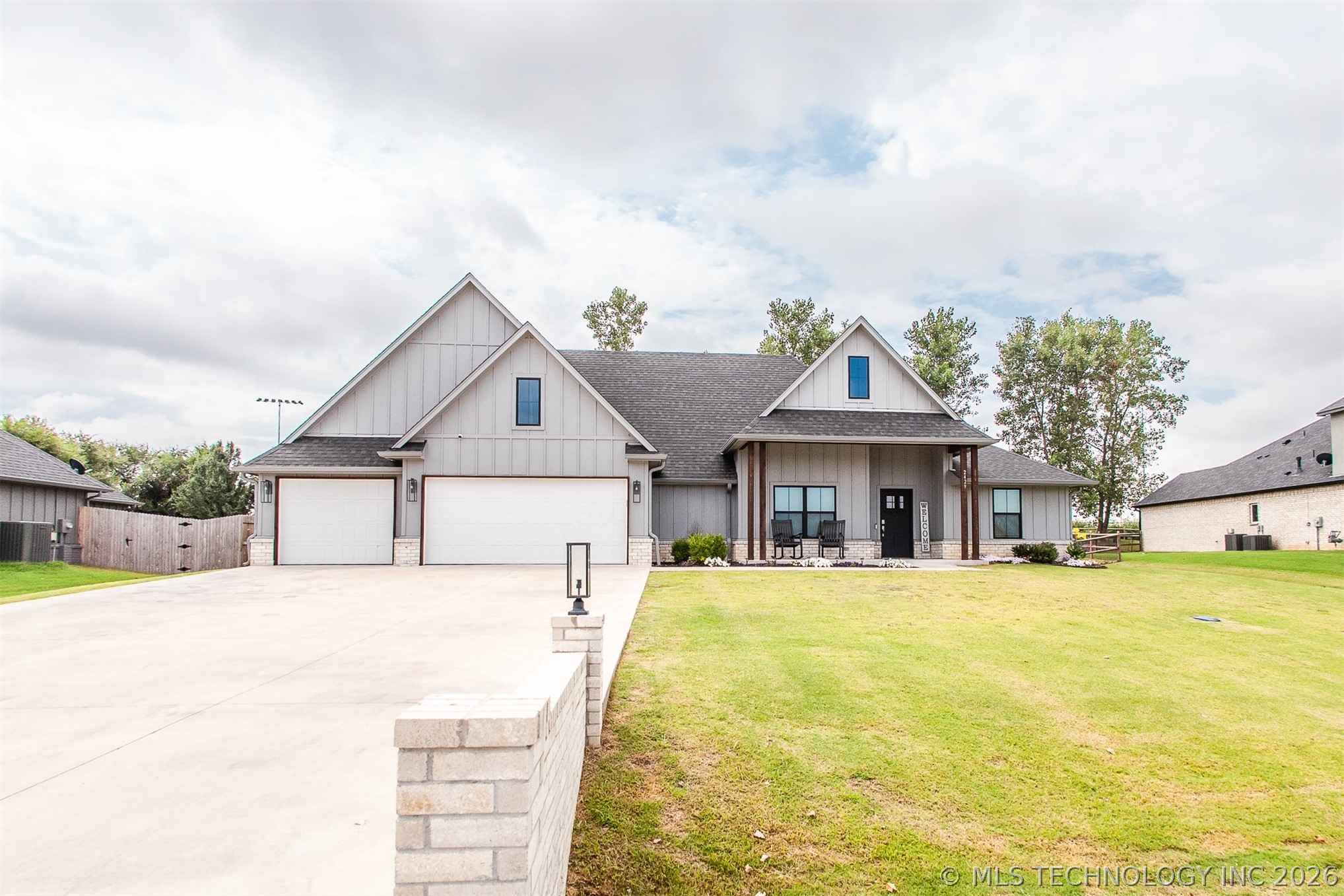 2429 W Union Street Property Photo 1