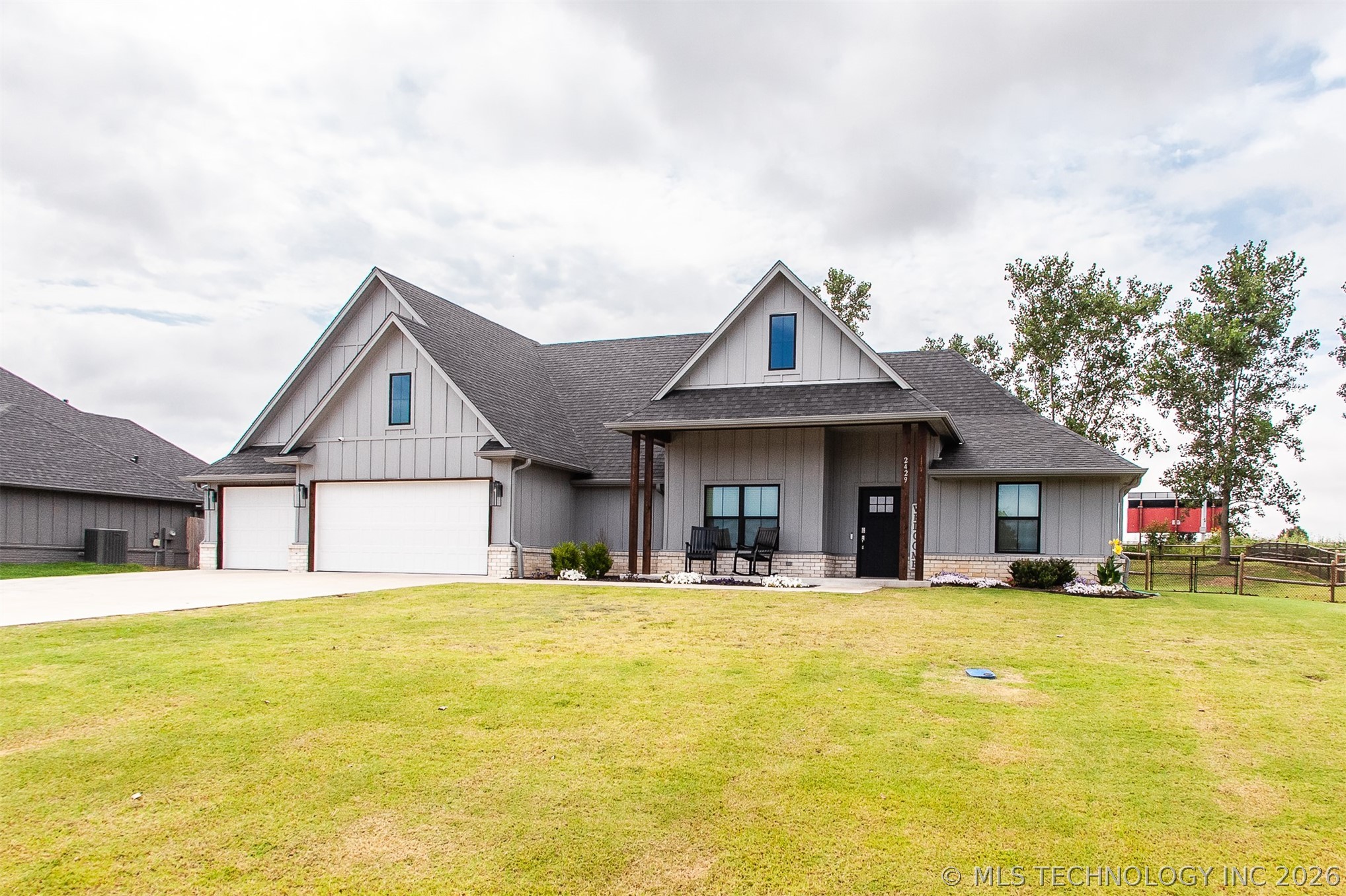 2429 W Union Street Property Photo 4