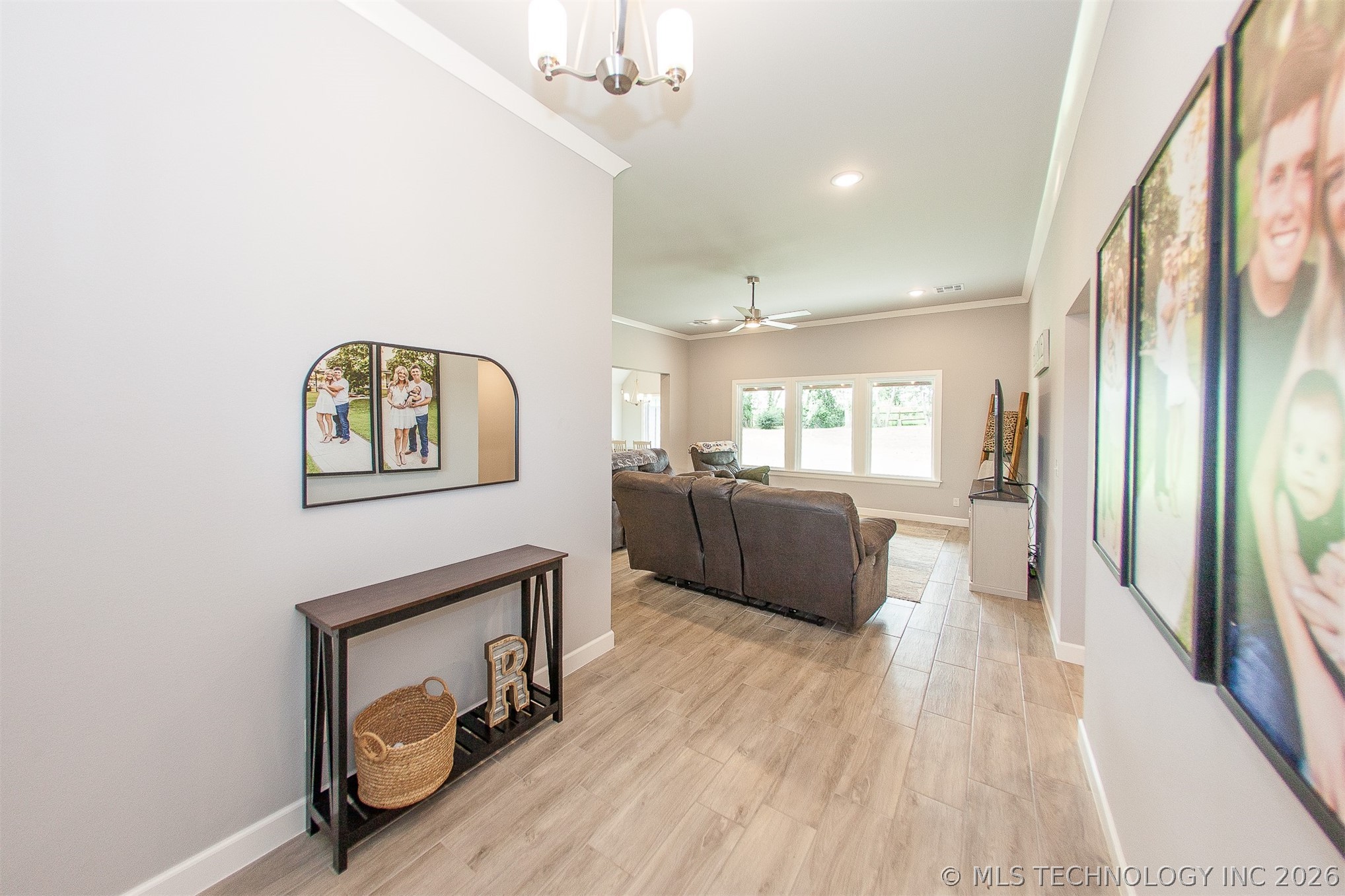 2429 W Union Street Property Photo 8