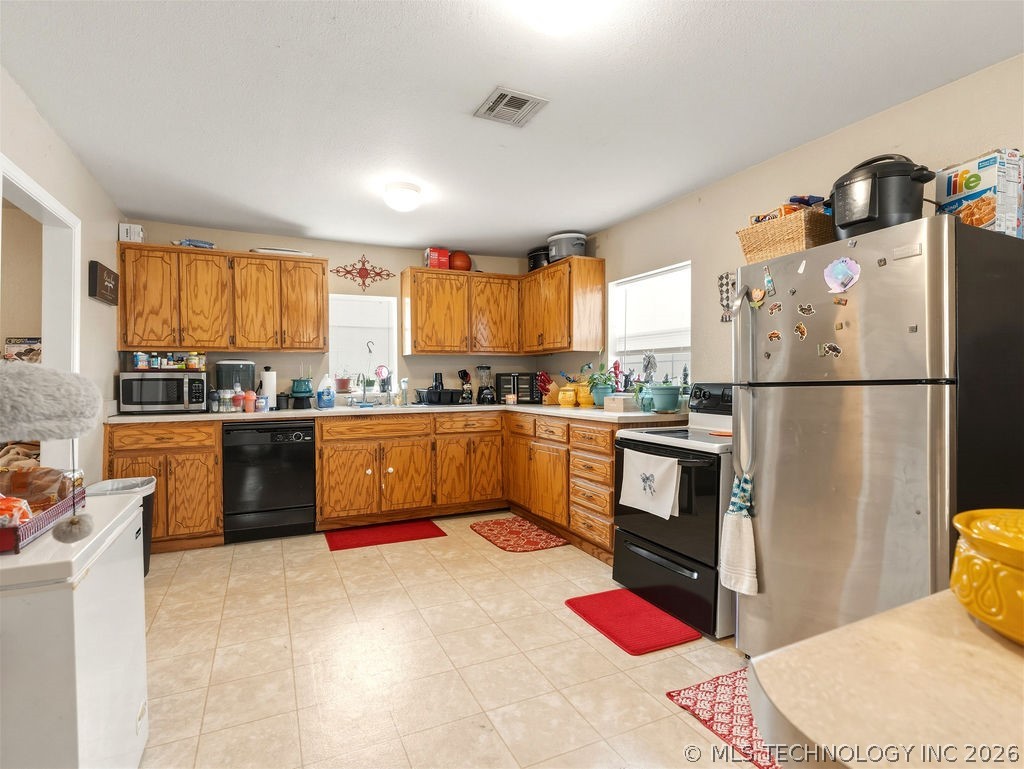 901 S Johnston Street Property Photo 8