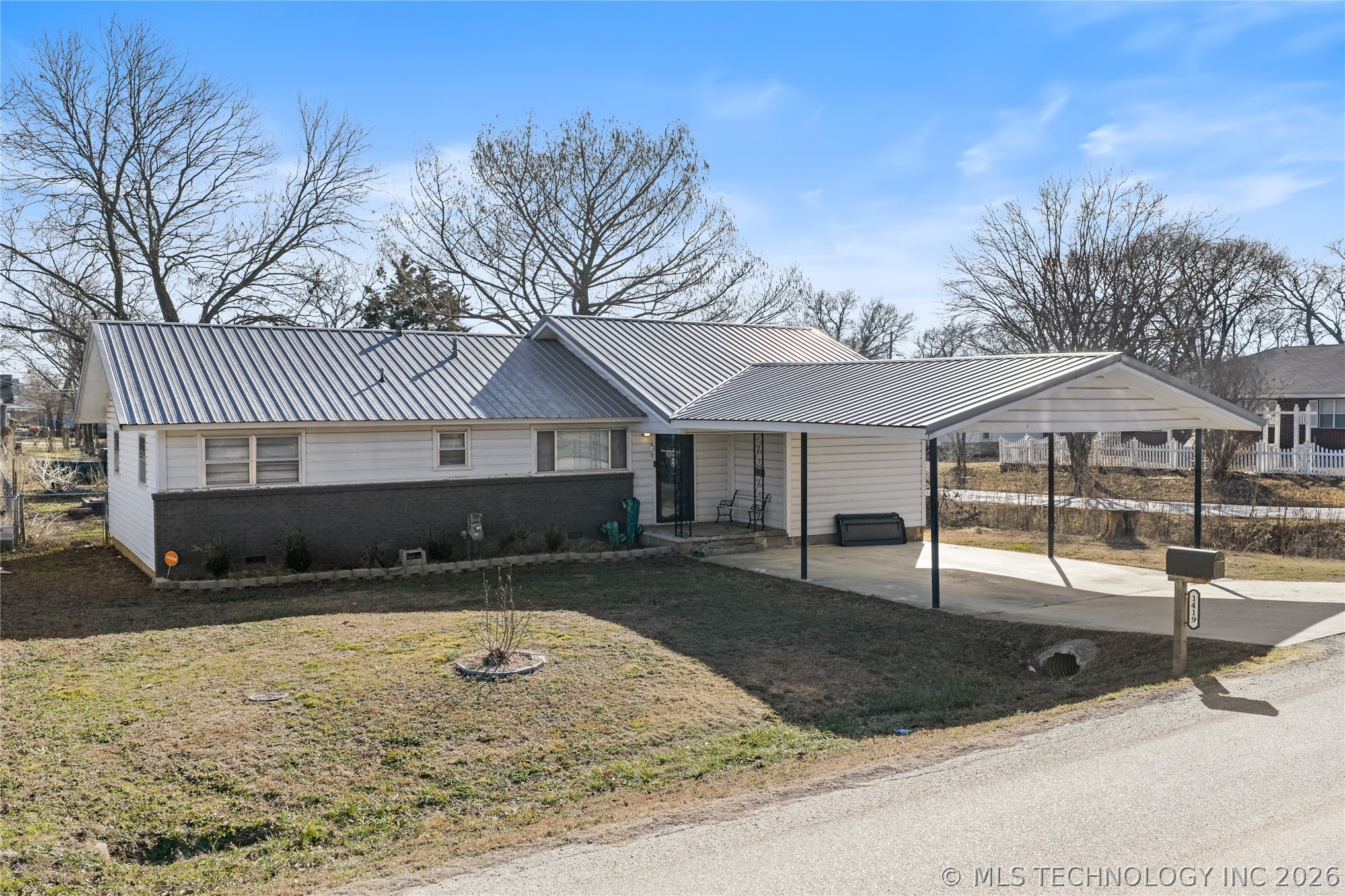 1419 W Oklahoma Property Photo 1