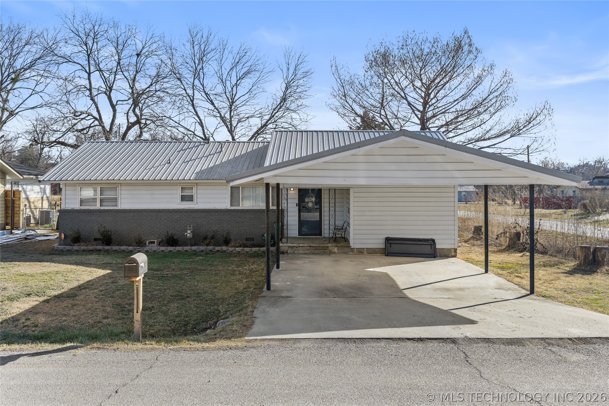 1419 W Oklahoma Property Photo 3