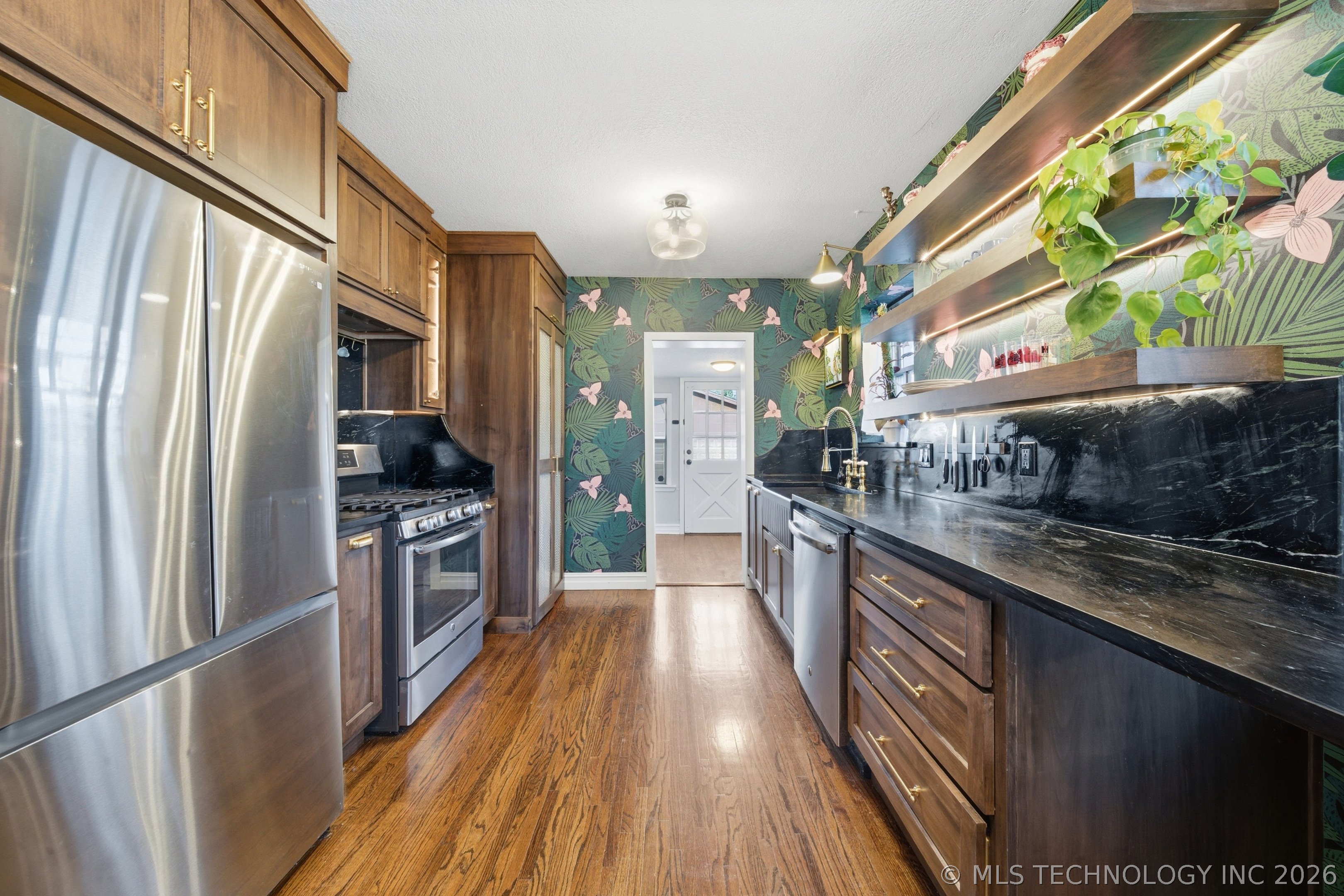 1624 S Victor Avenue Property Photo 17