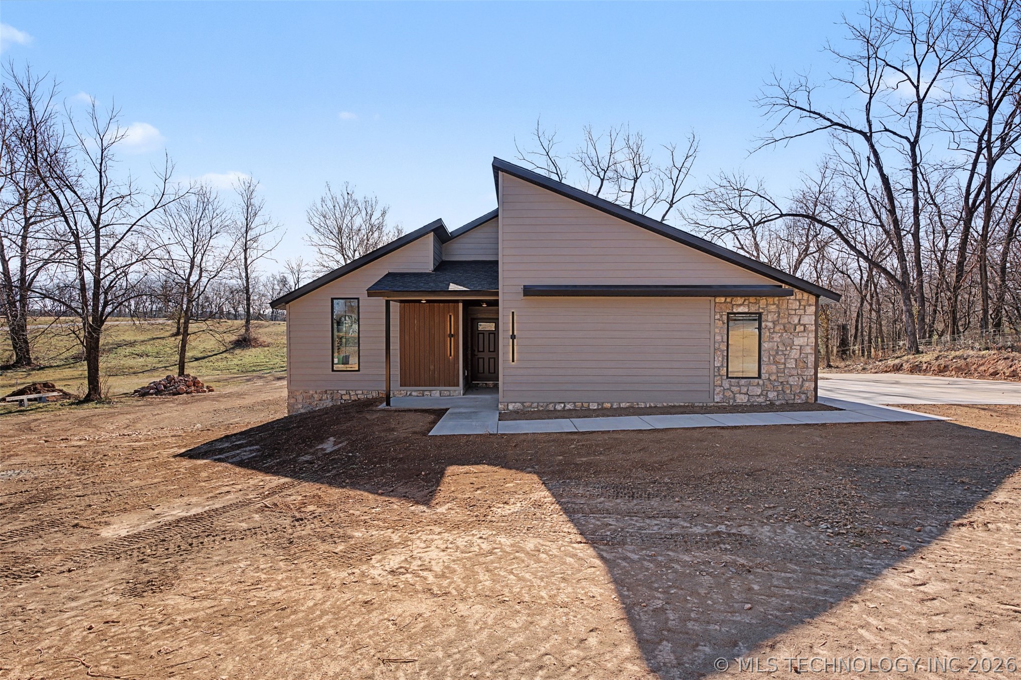 240 E 14th Street Property Photo 1