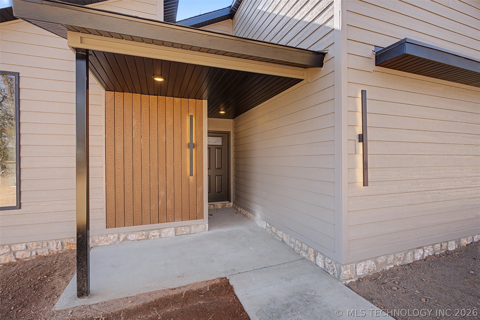 240 E 14th Street Property Photo 3