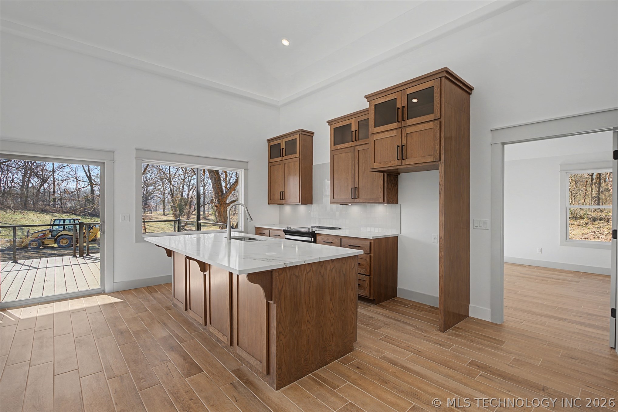 240 E 14th Street Property Photo 6