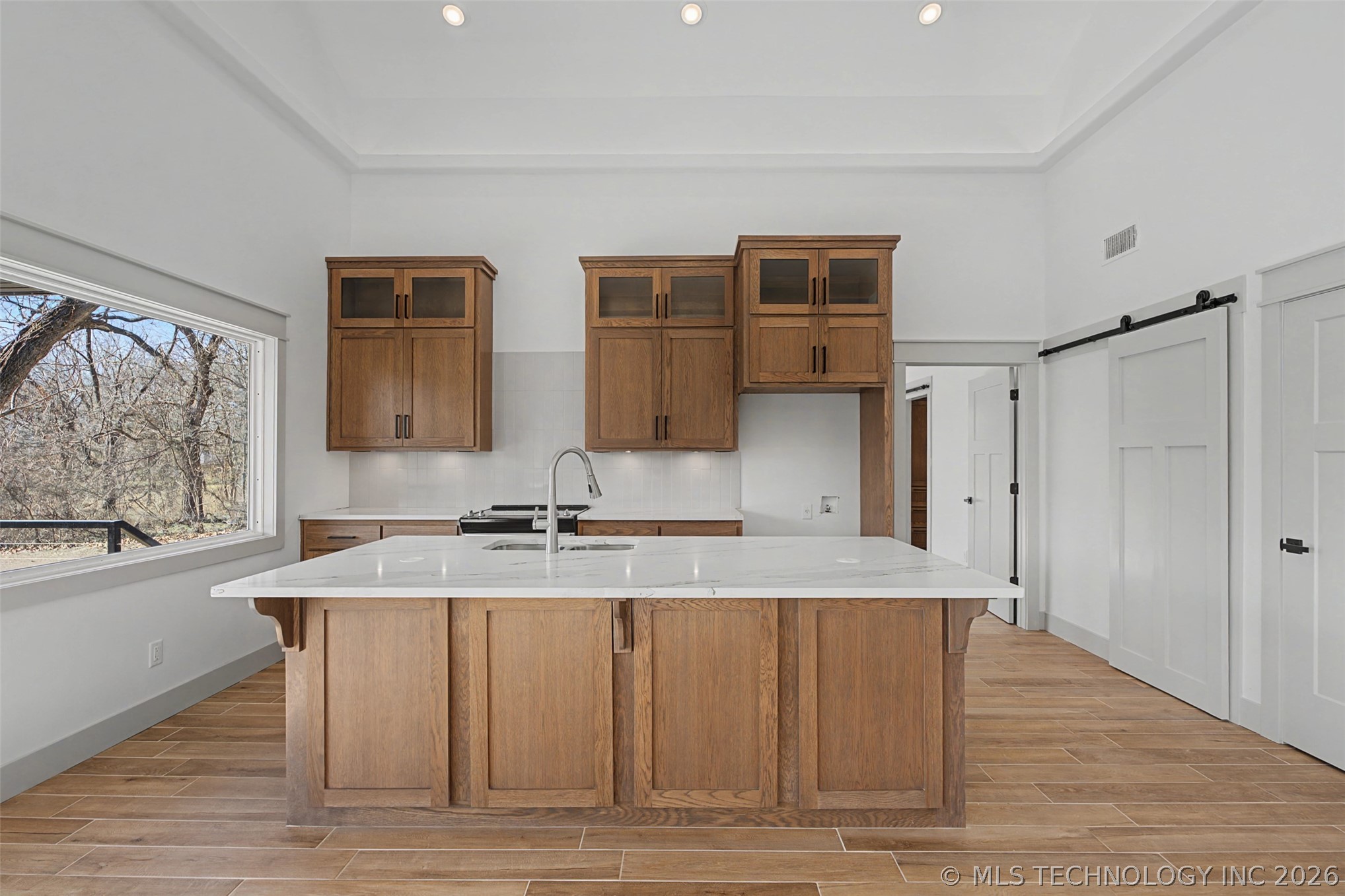 240 E 14th Street Property Photo 7