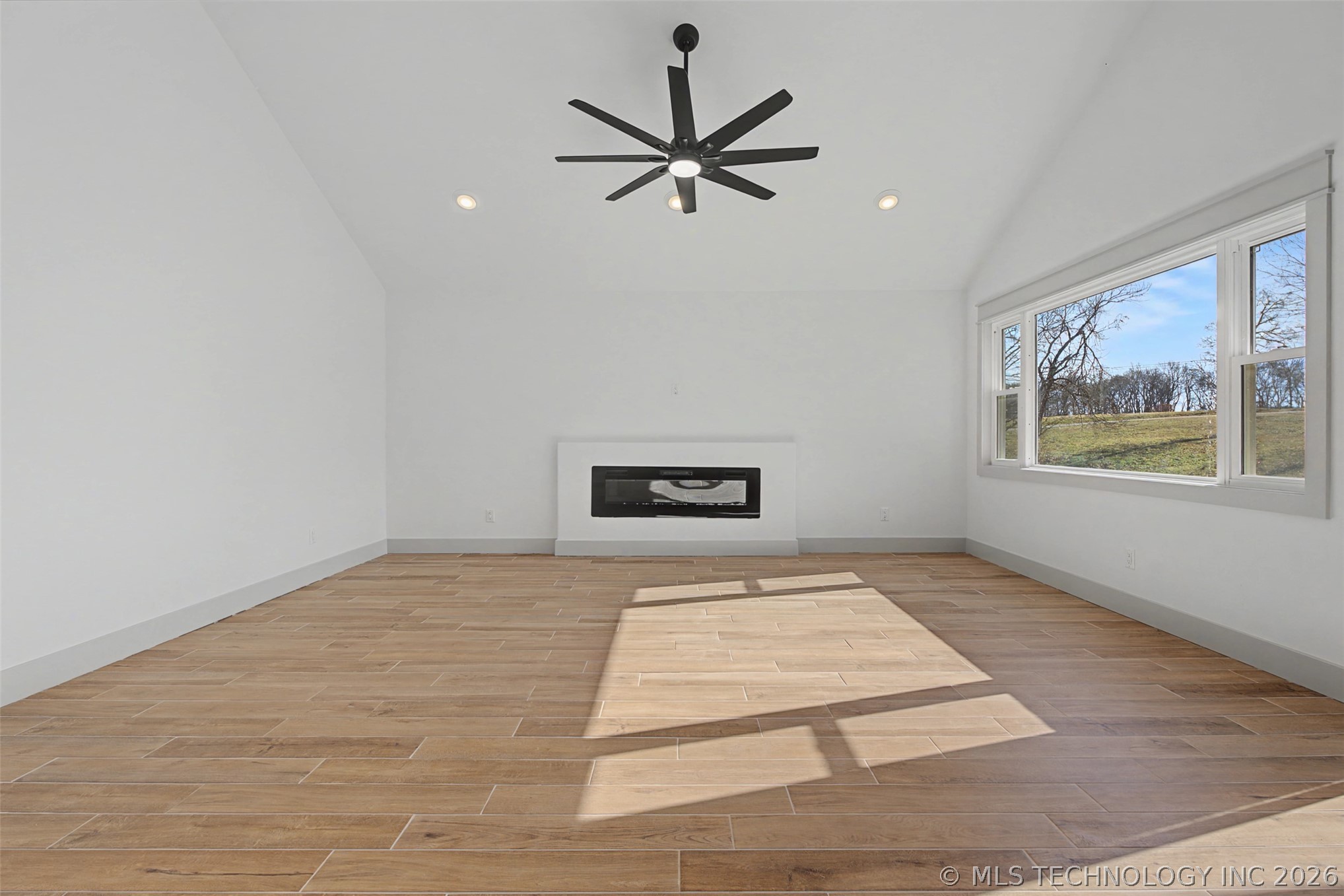 240 E 14th Street Property Photo 10