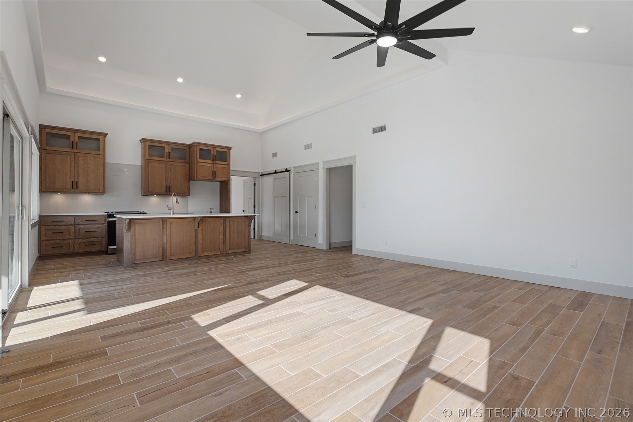 240 E 14th Street Property Photo 11