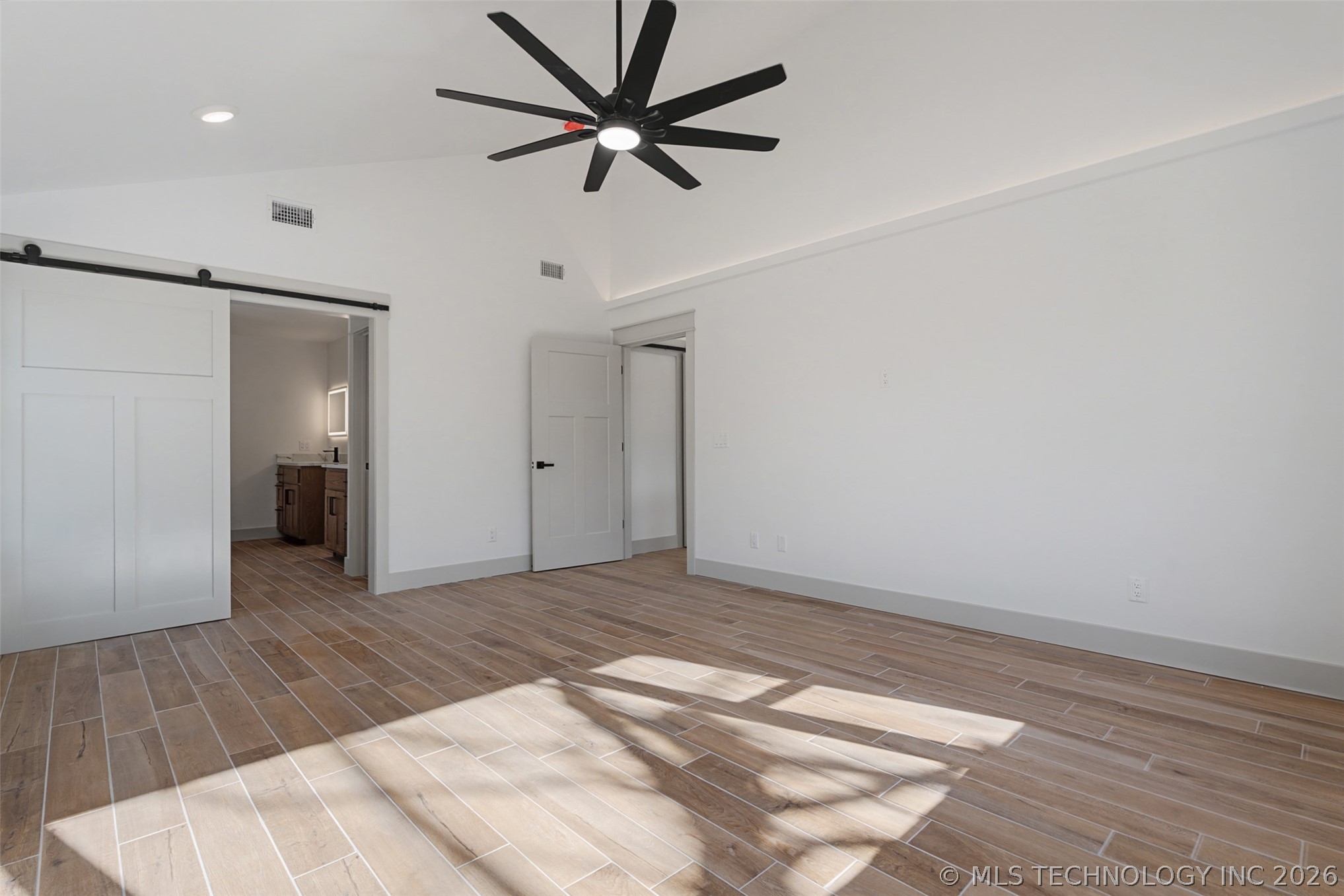 240 E 14th Street Property Photo 13