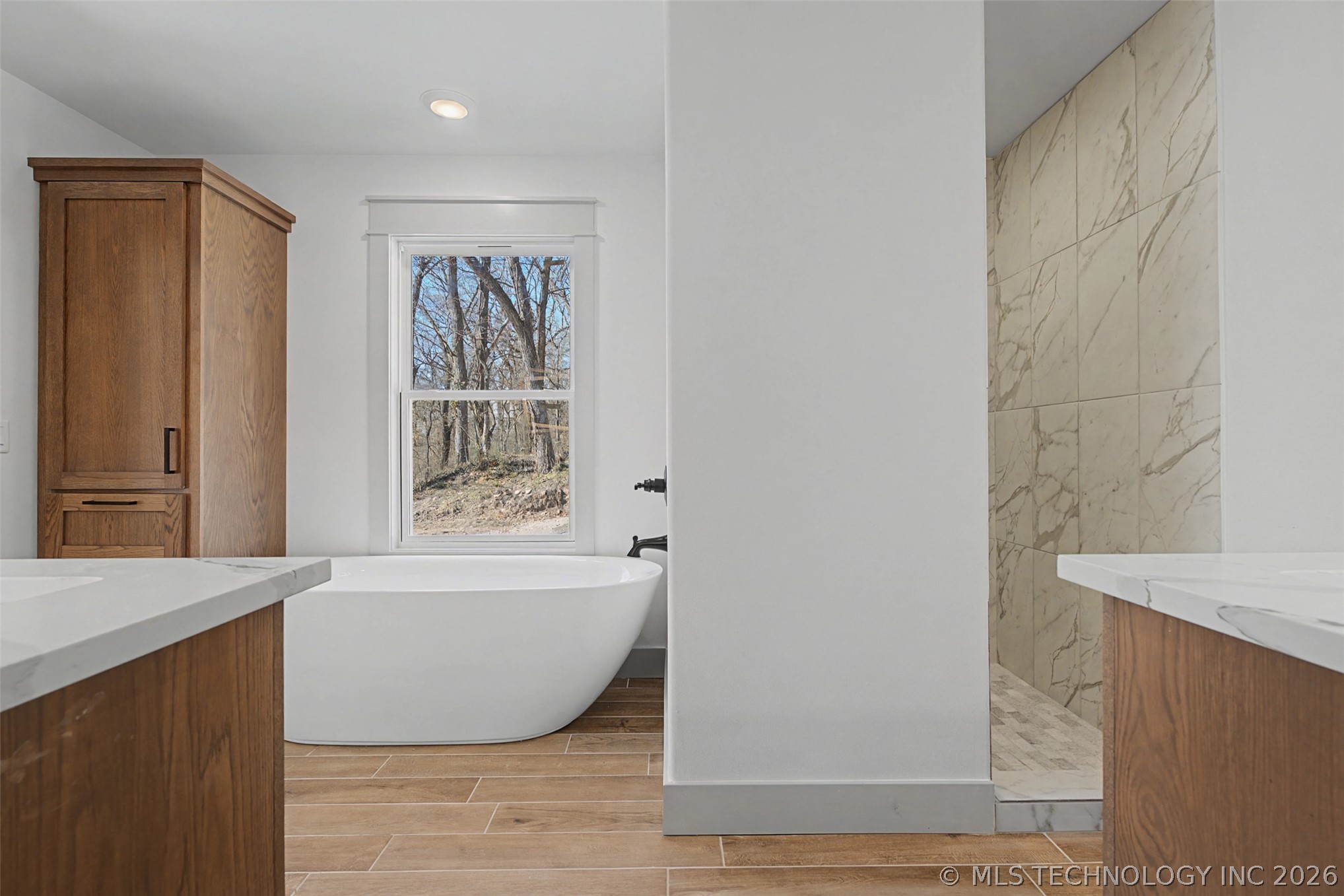 240 E 14th Street Property Photo 16