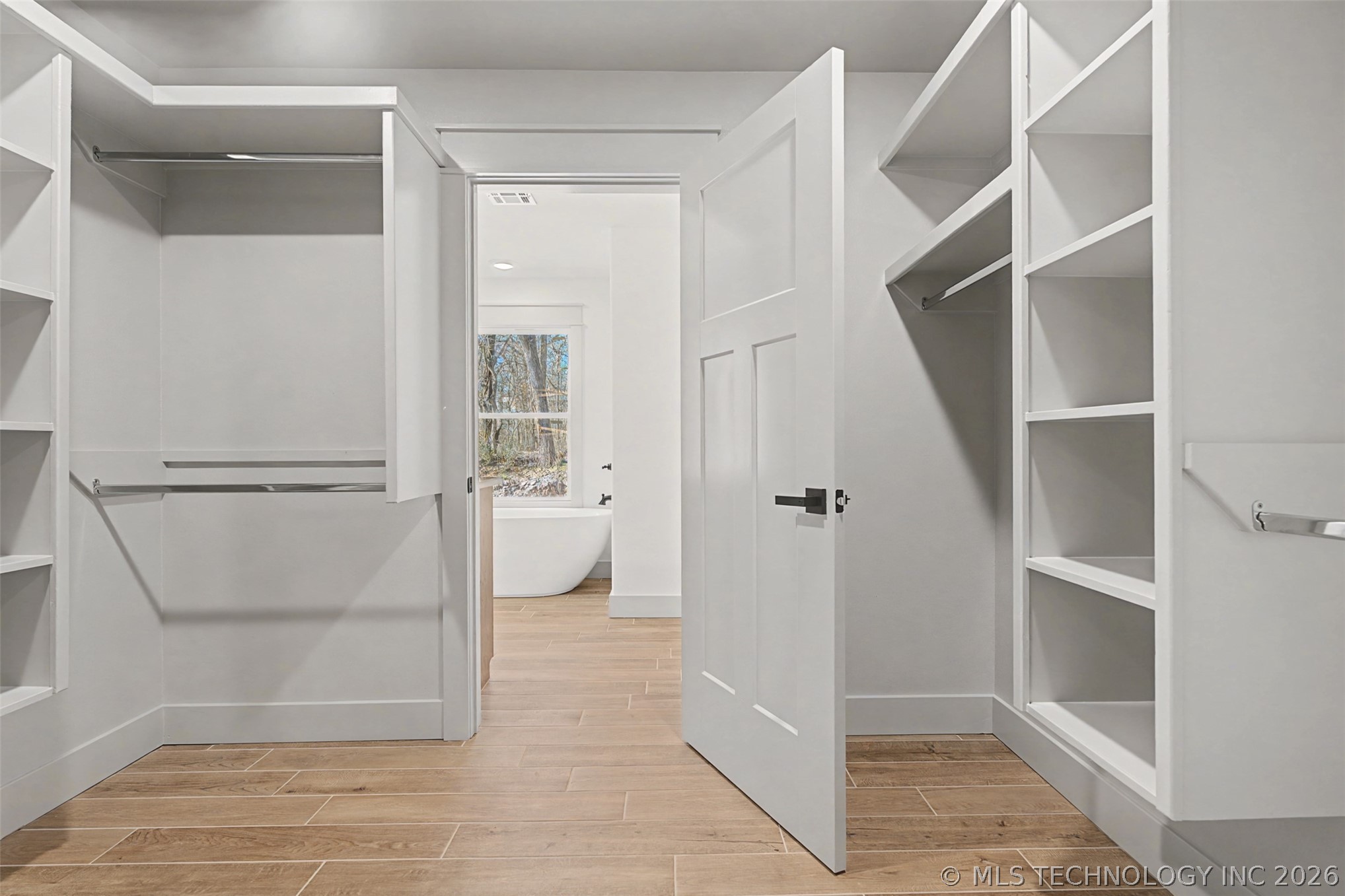 240 E 14th Street Property Photo 18