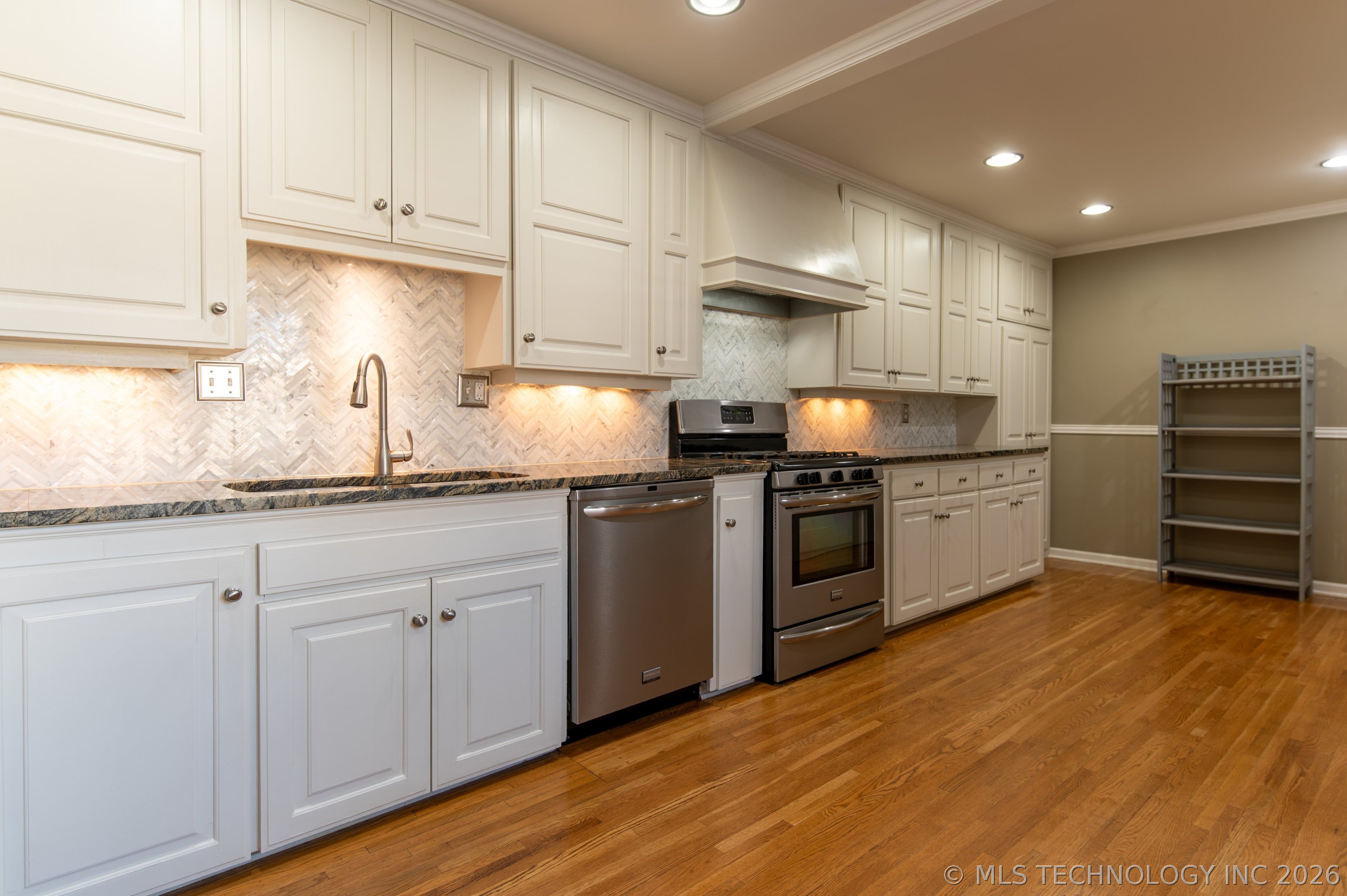 4251 E 25th Street Property Photo 6