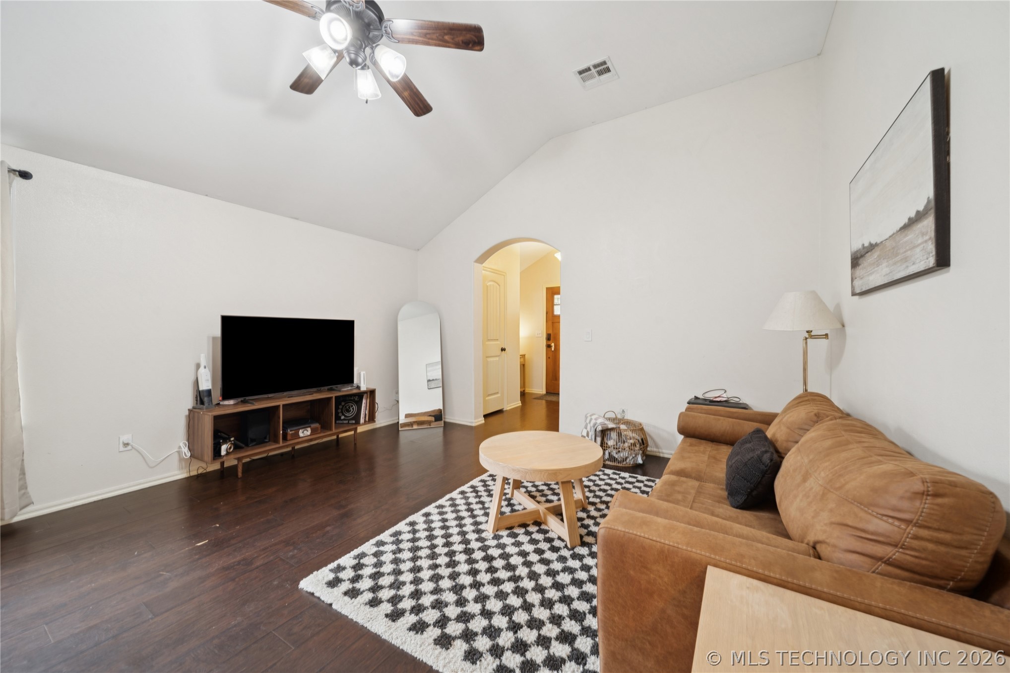 814 E Comet Street Property Photo 5