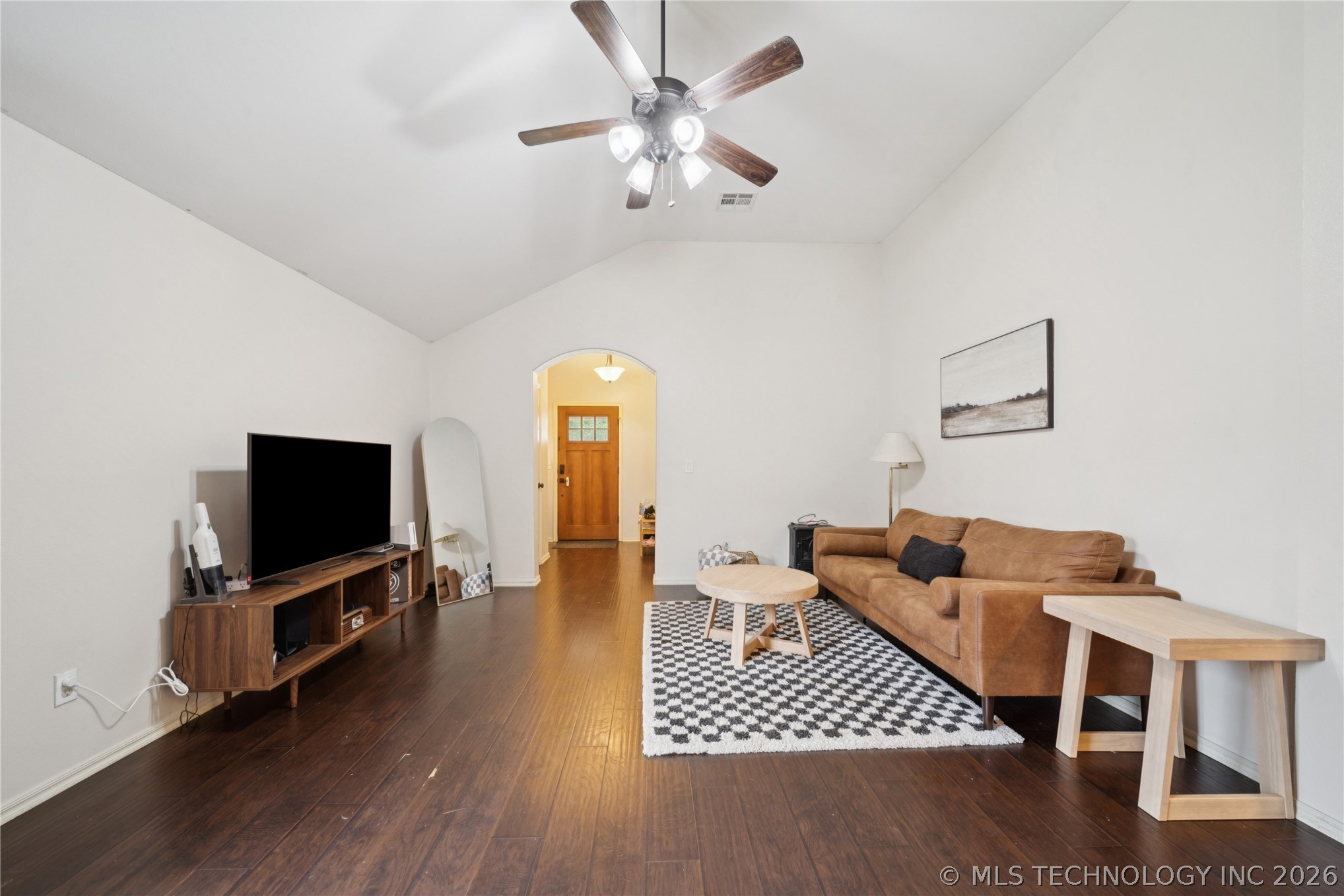 814 E Comet Street Property Photo 6