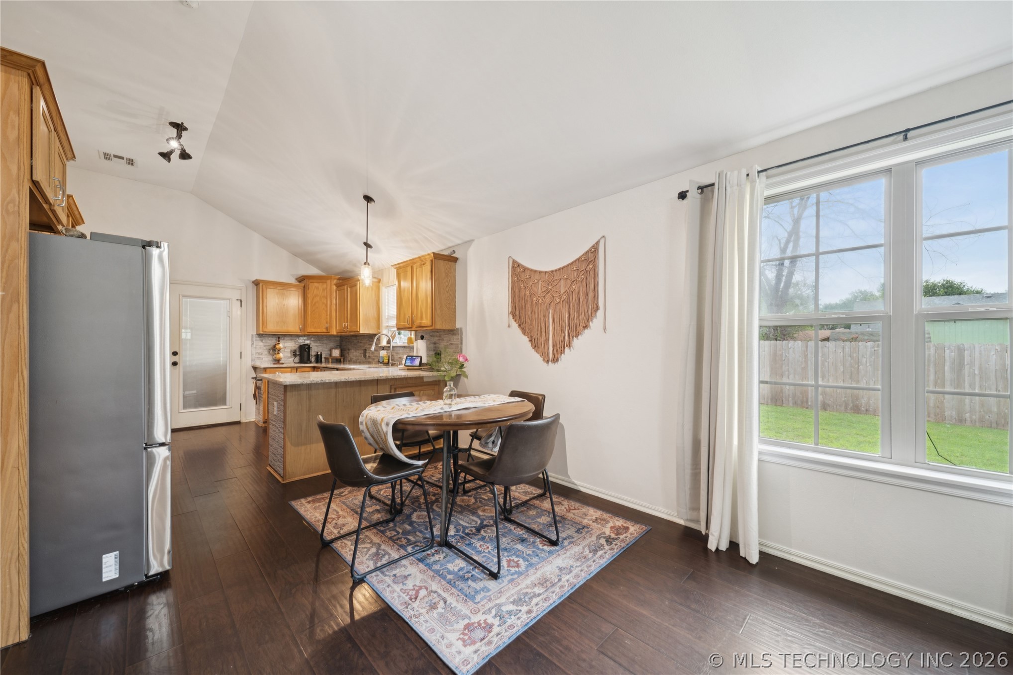 814 E Comet Street Property Photo 7