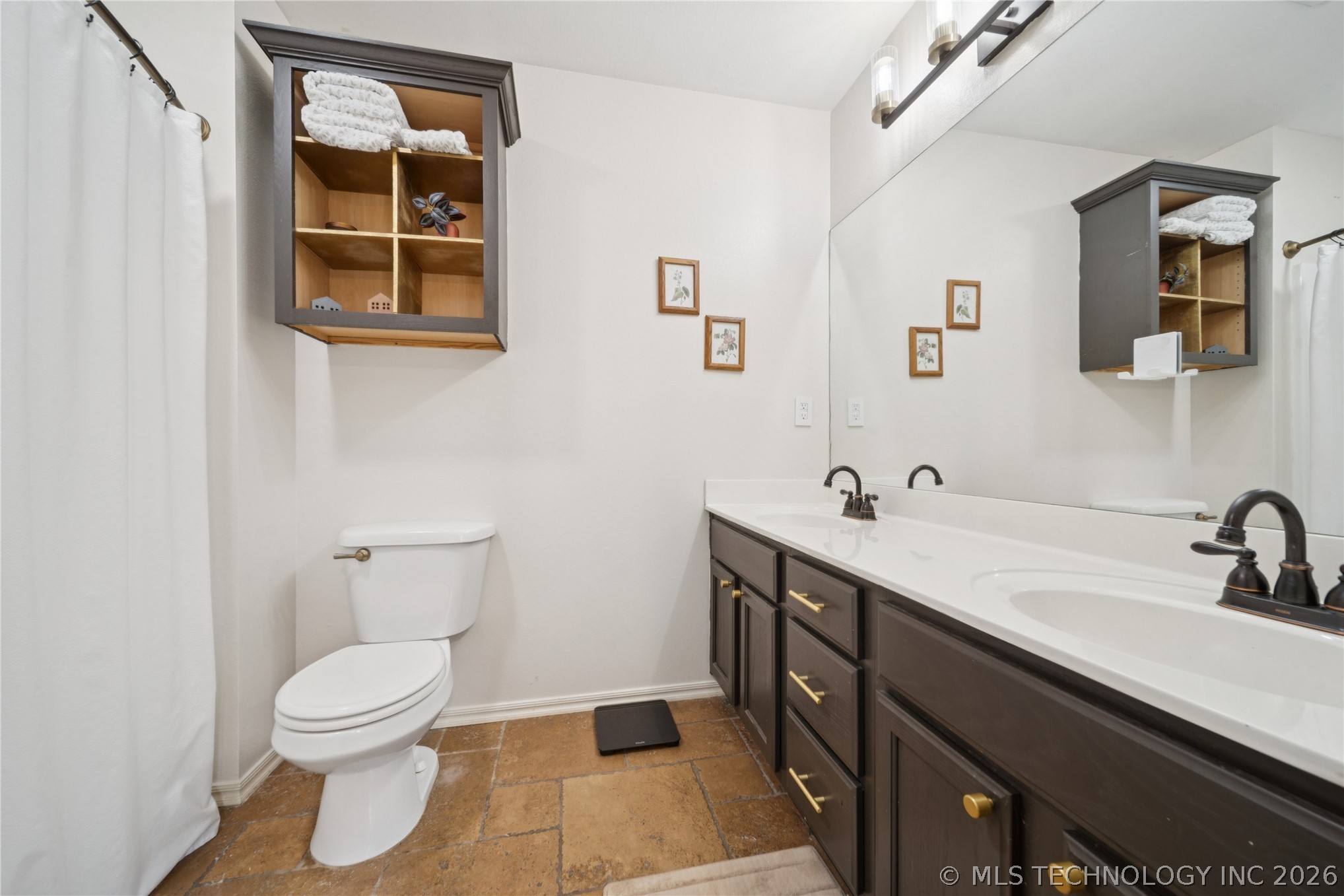 814 E Comet Street Property Photo 16