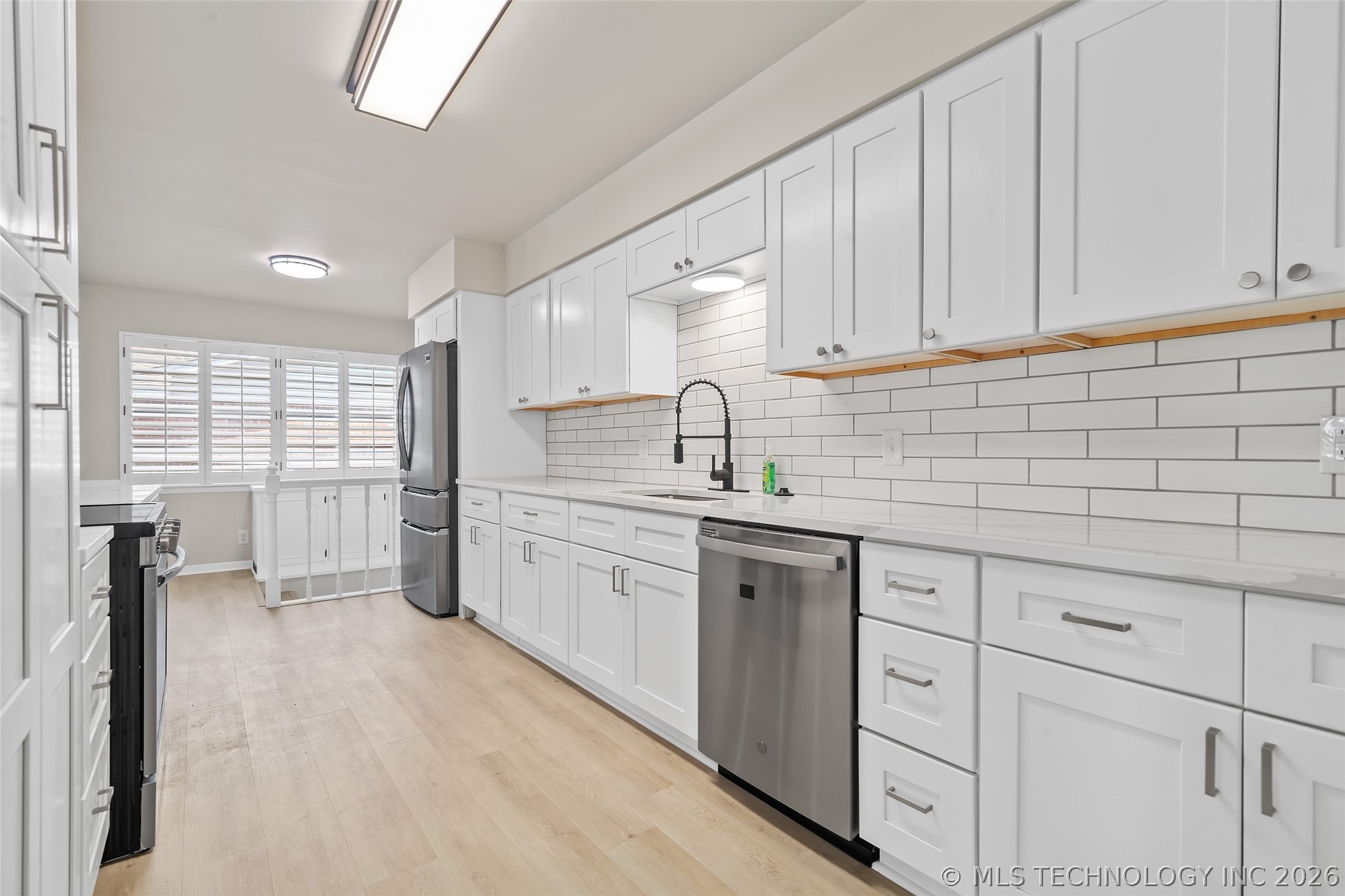 6119 S Hudson Place Property Photo 9