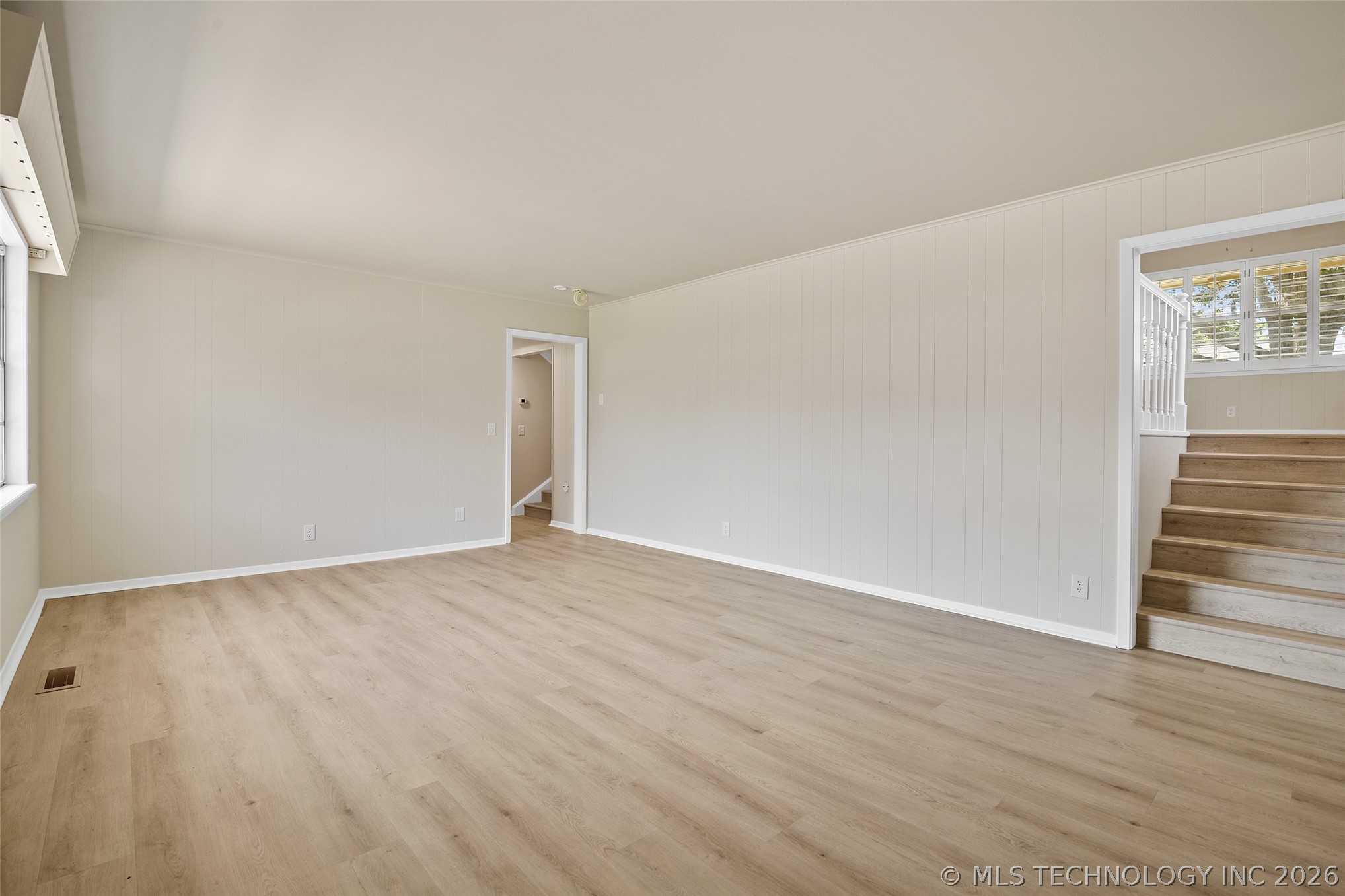 6119 S Hudson Place Property Photo 15