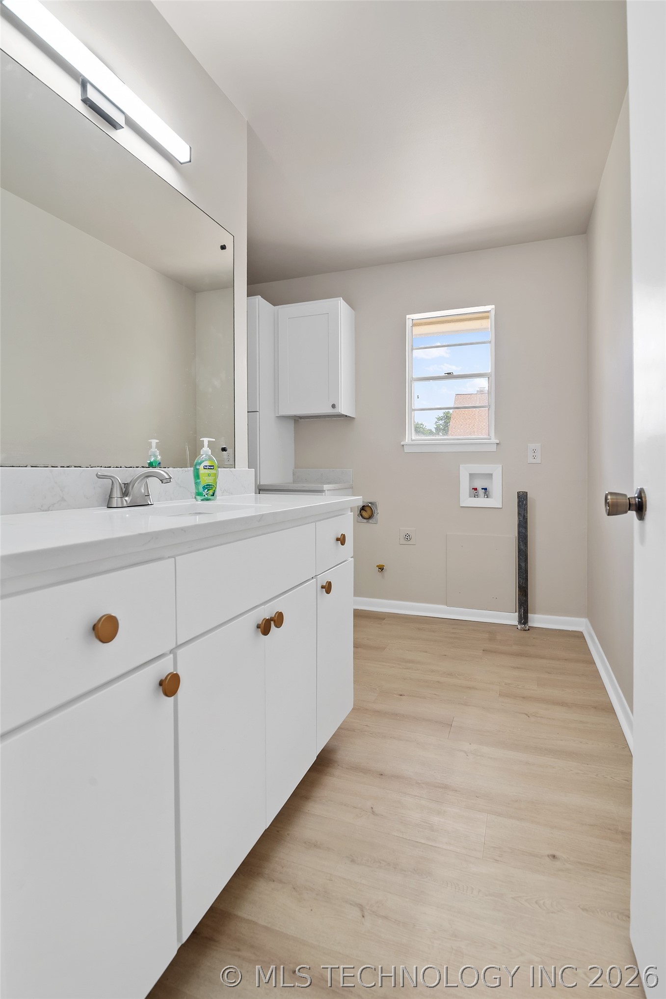 6119 S Hudson Place Property Photo 17