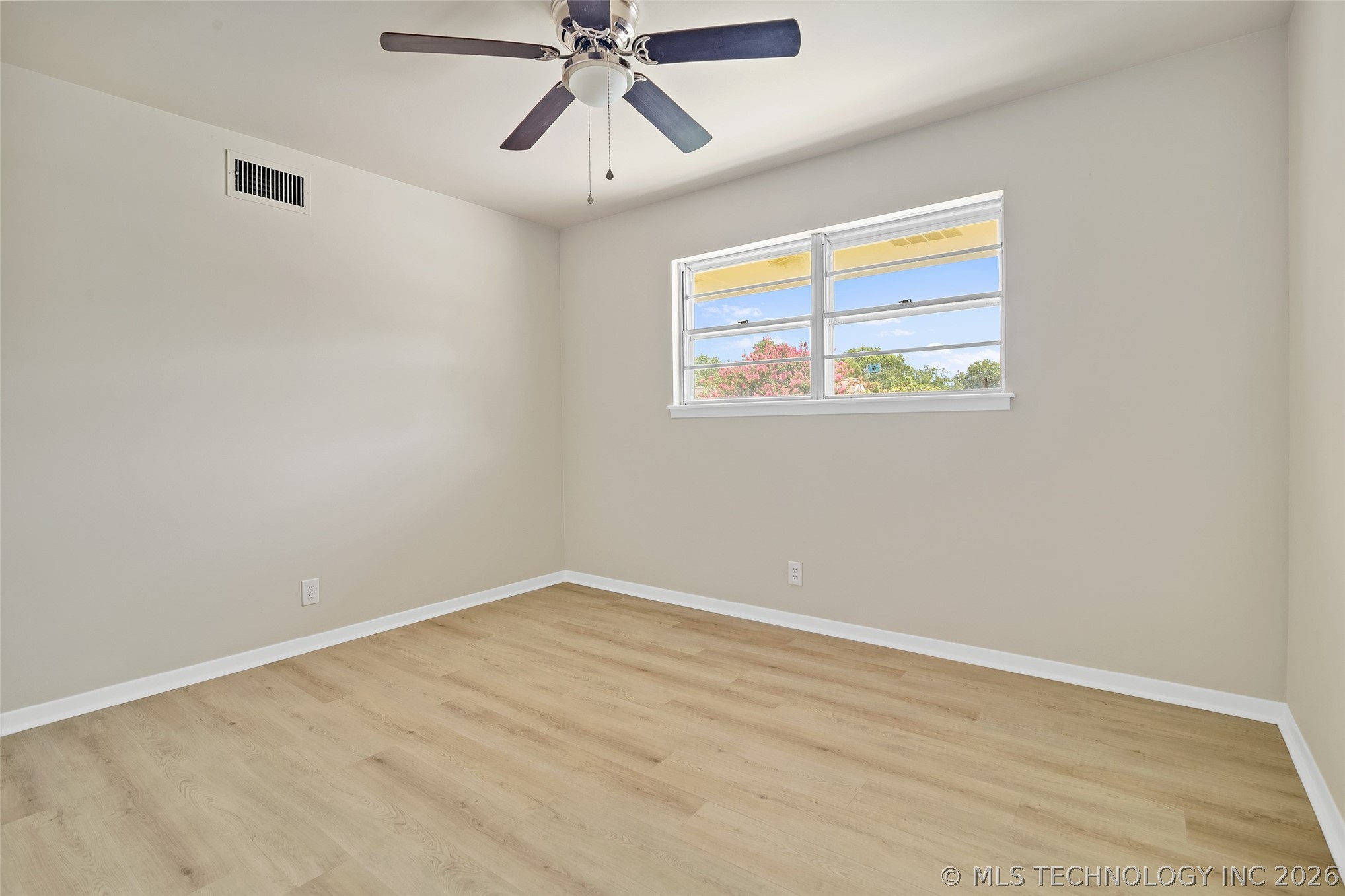 6119 S Hudson Place Property Photo 20