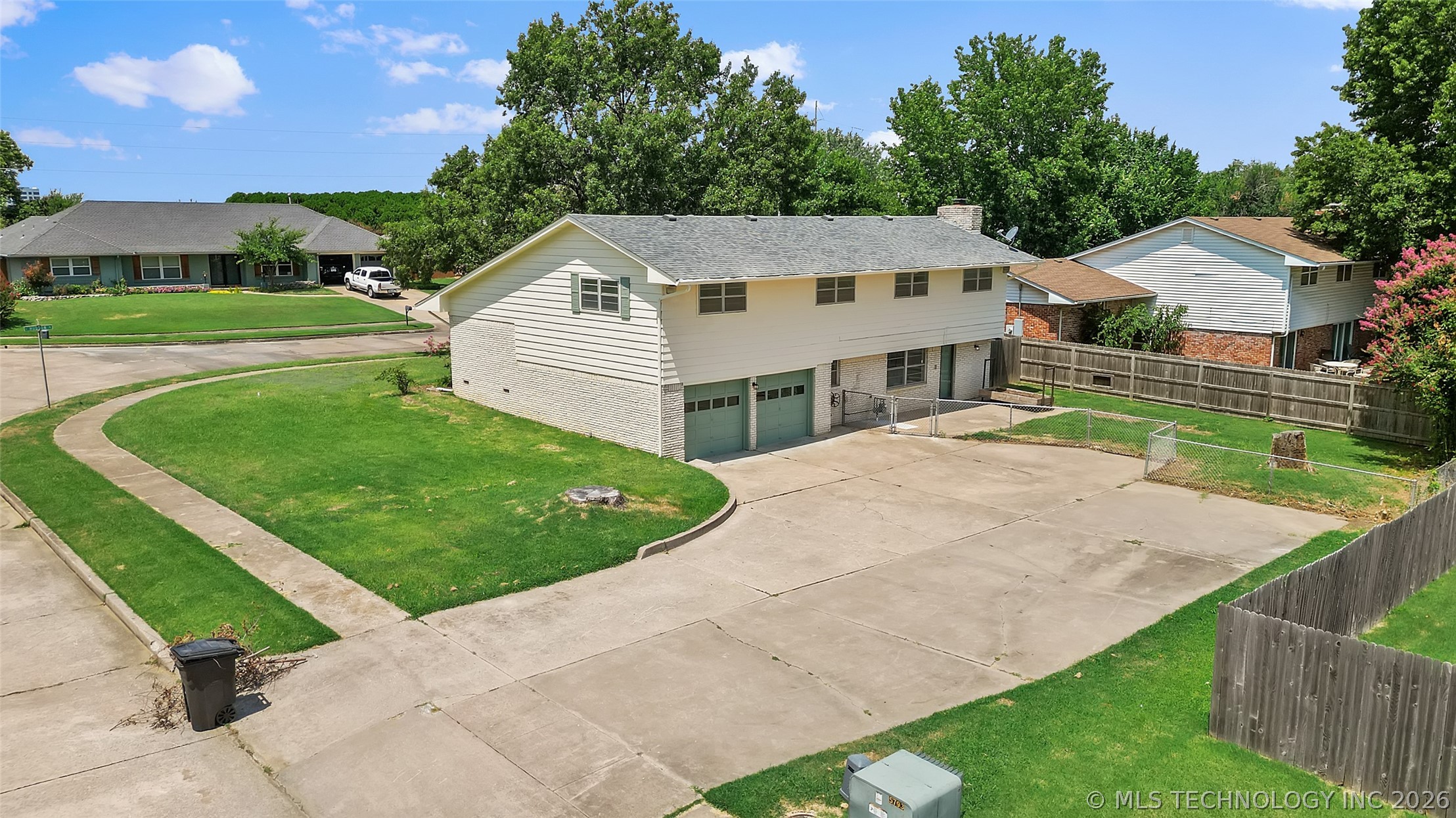 6119 S Hudson Place Property Photo 32