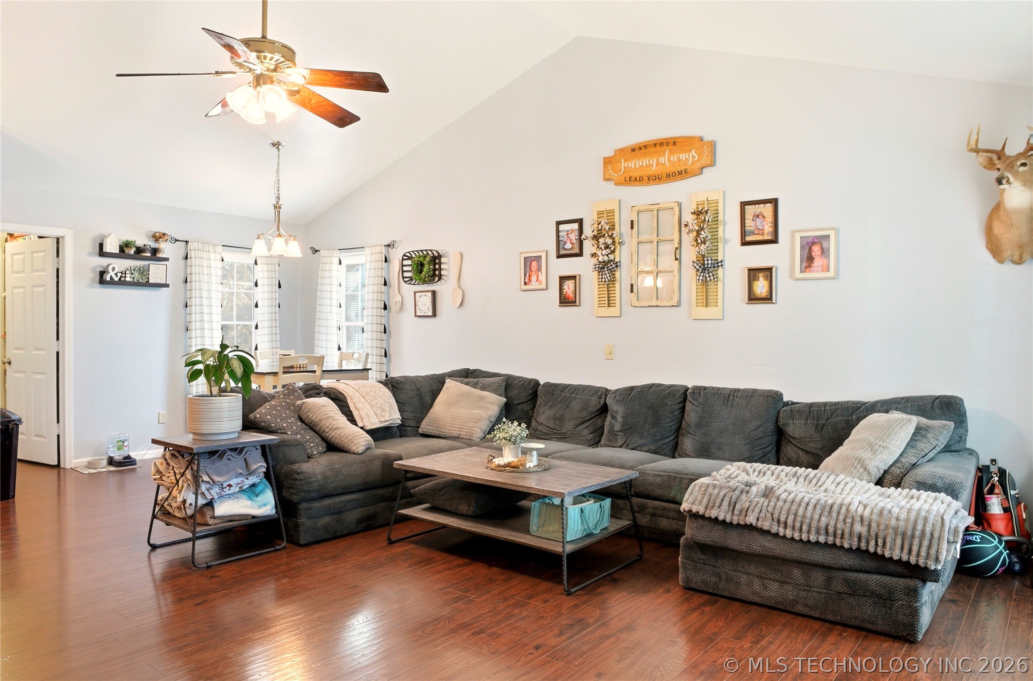 1627 S Locust Avenue Property Photo 3