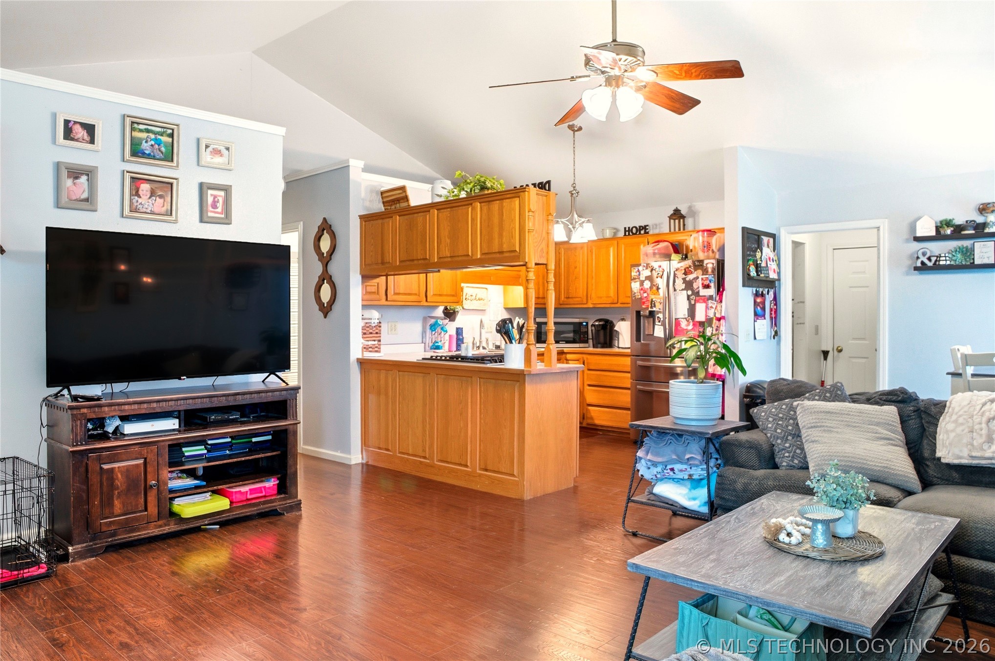 1627 S Locust Avenue Property Photo 5