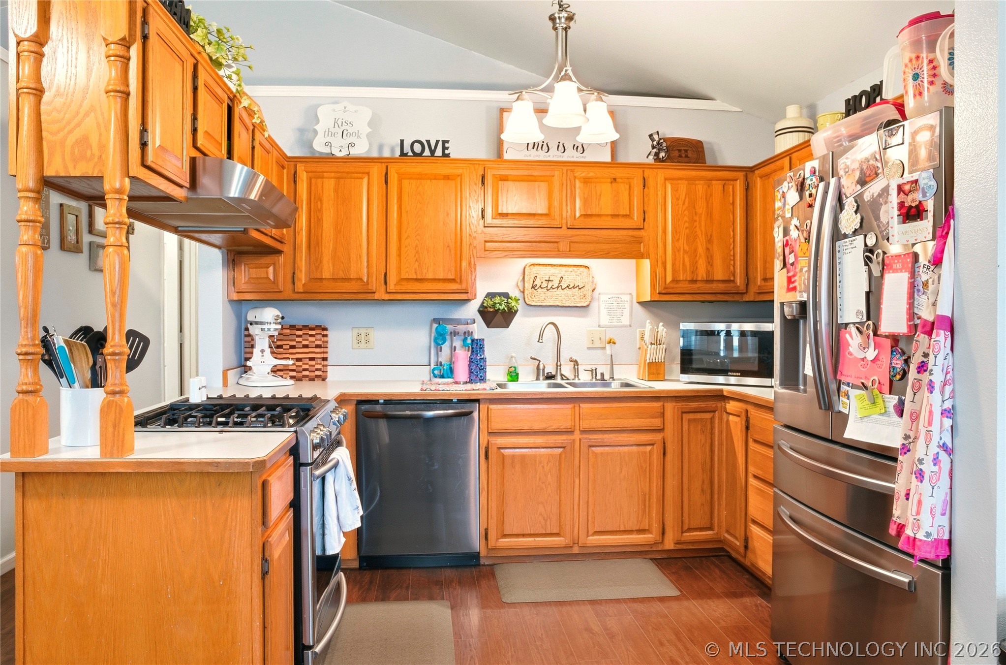 1627 S Locust Avenue Property Photo 9