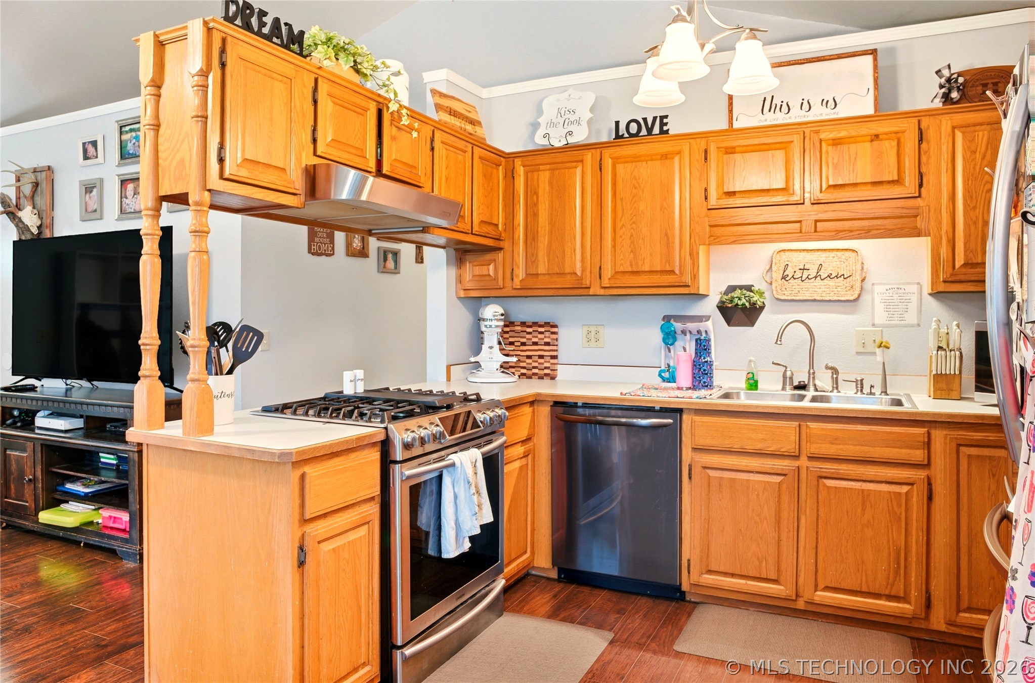 1627 S Locust Avenue Property Photo 11