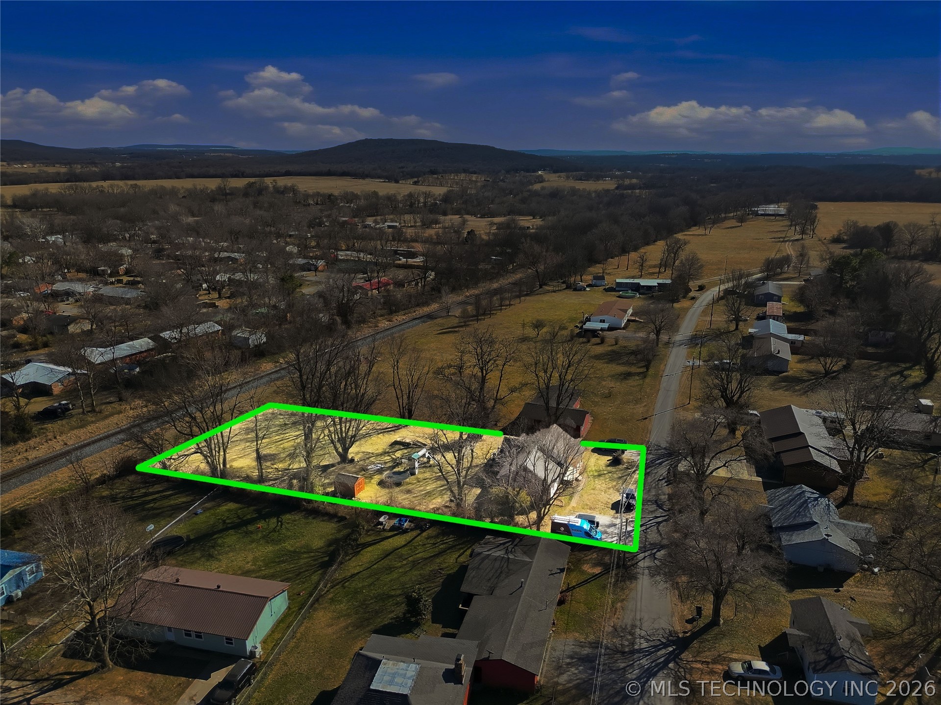 1627 S Locust Avenue Property Photo 29